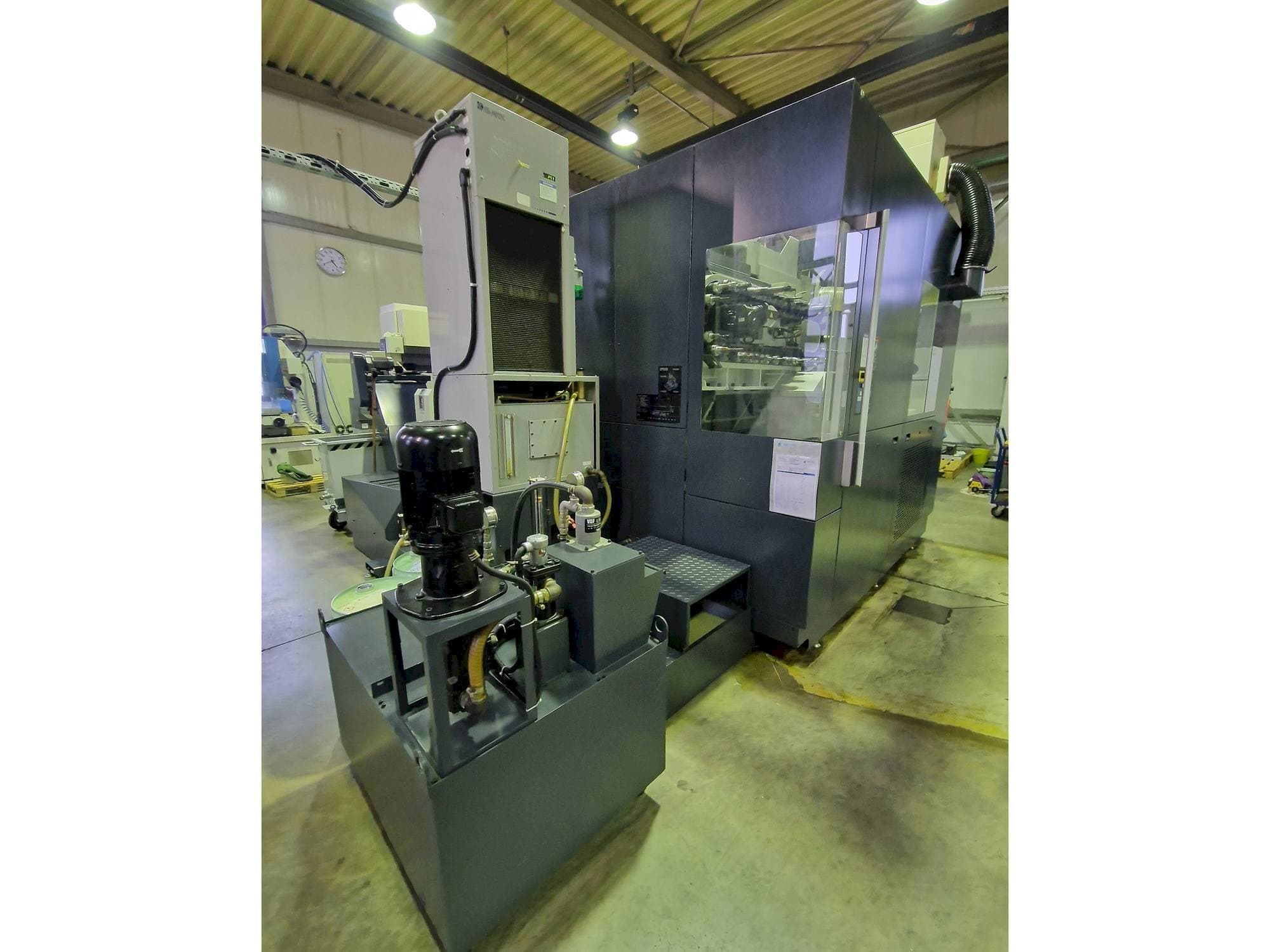 Makino F9-maskinen framifrån