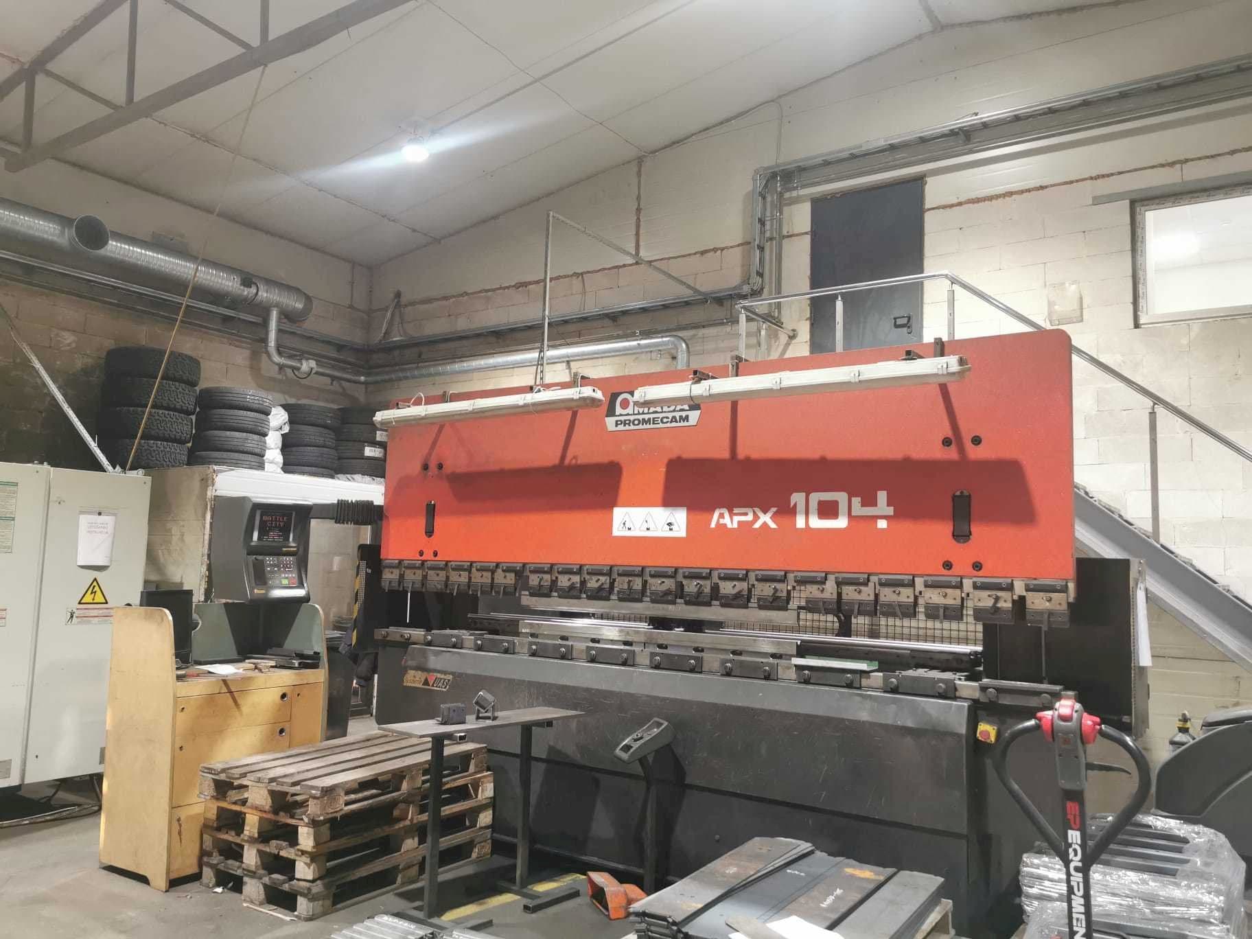 AMADA APX-maskinen framifrån