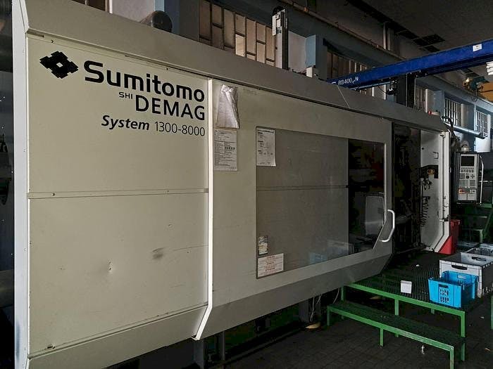 Sumitomo Demag 1300-8000-maskinen framifrån