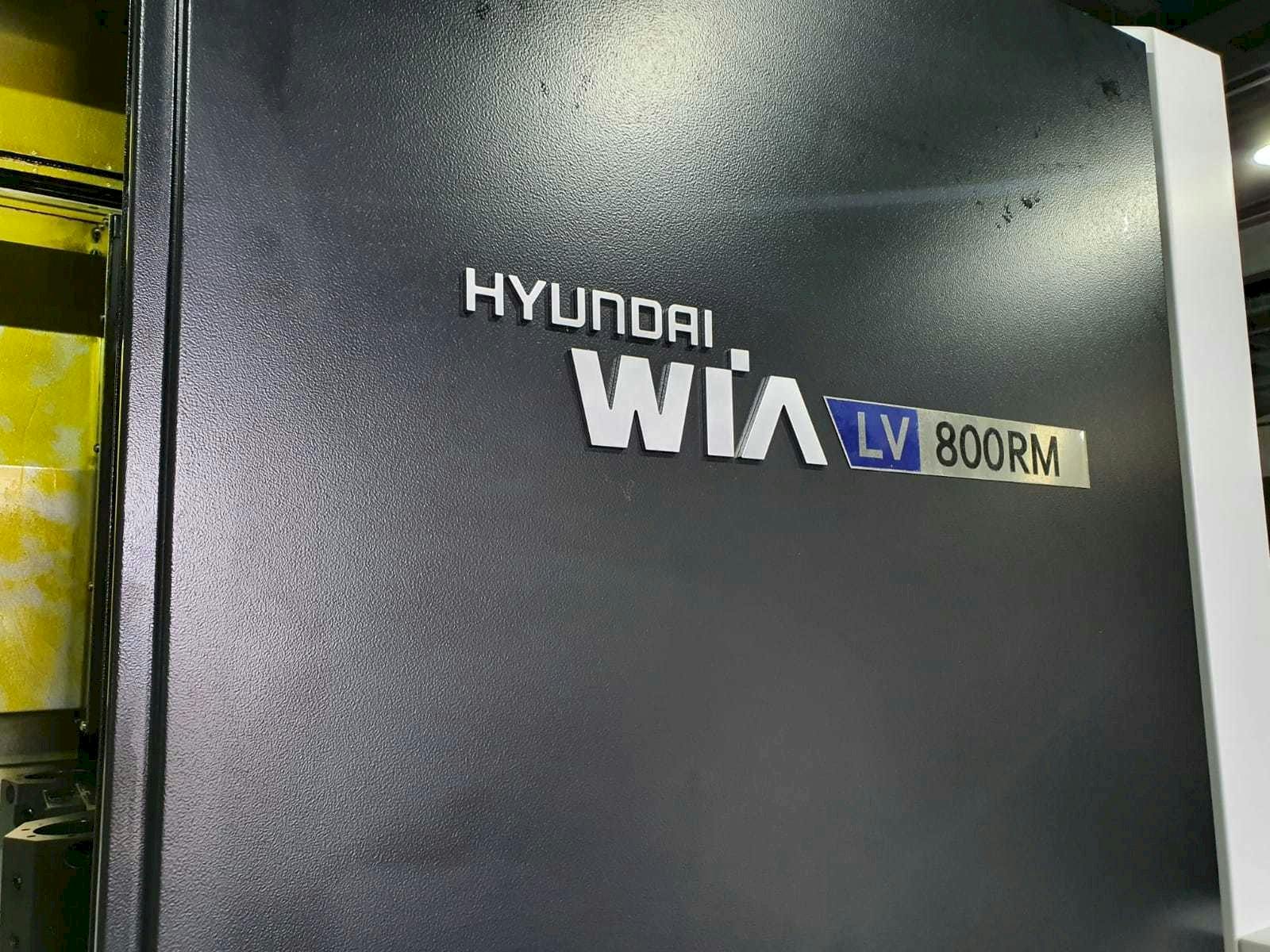 Hyundai Wia LV800RM-maskinen framifrån