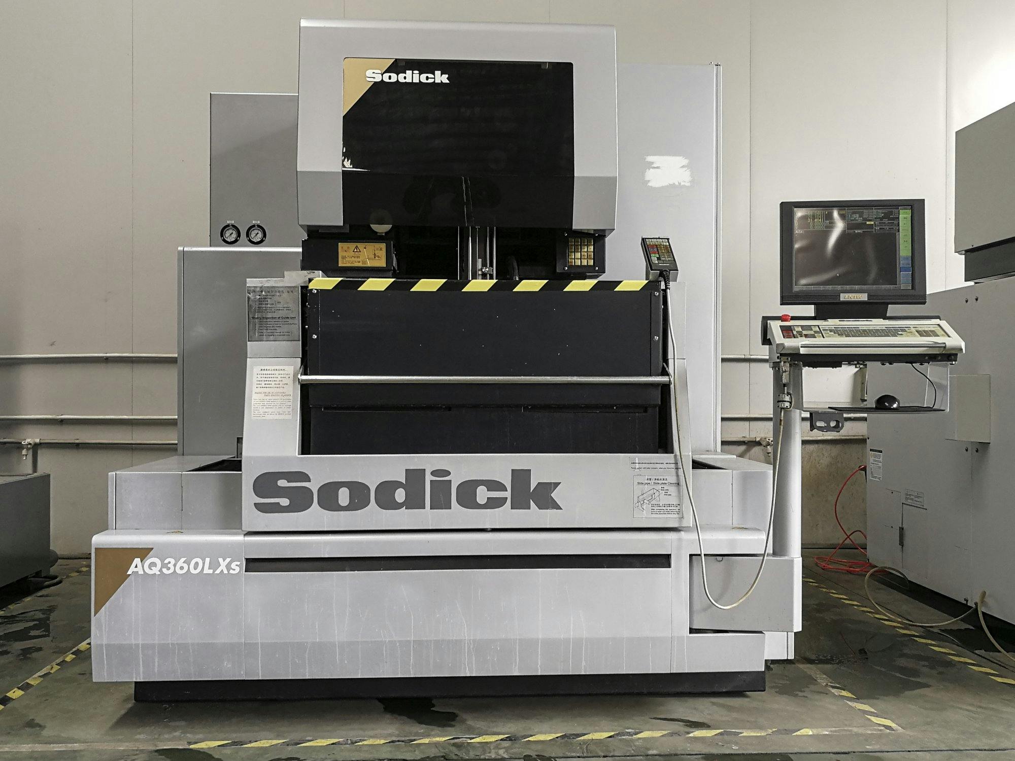 Sodick-maskinen framifrånAQ360LXS
