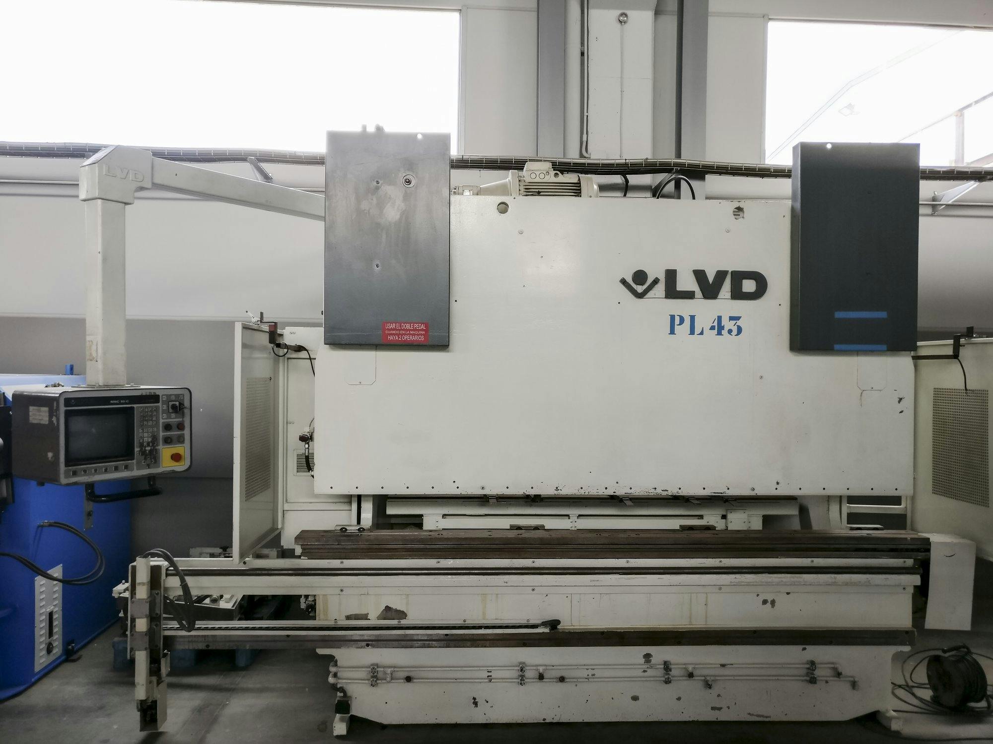 LVD-maskinen framifrånPPEB 160-30 MNC 95