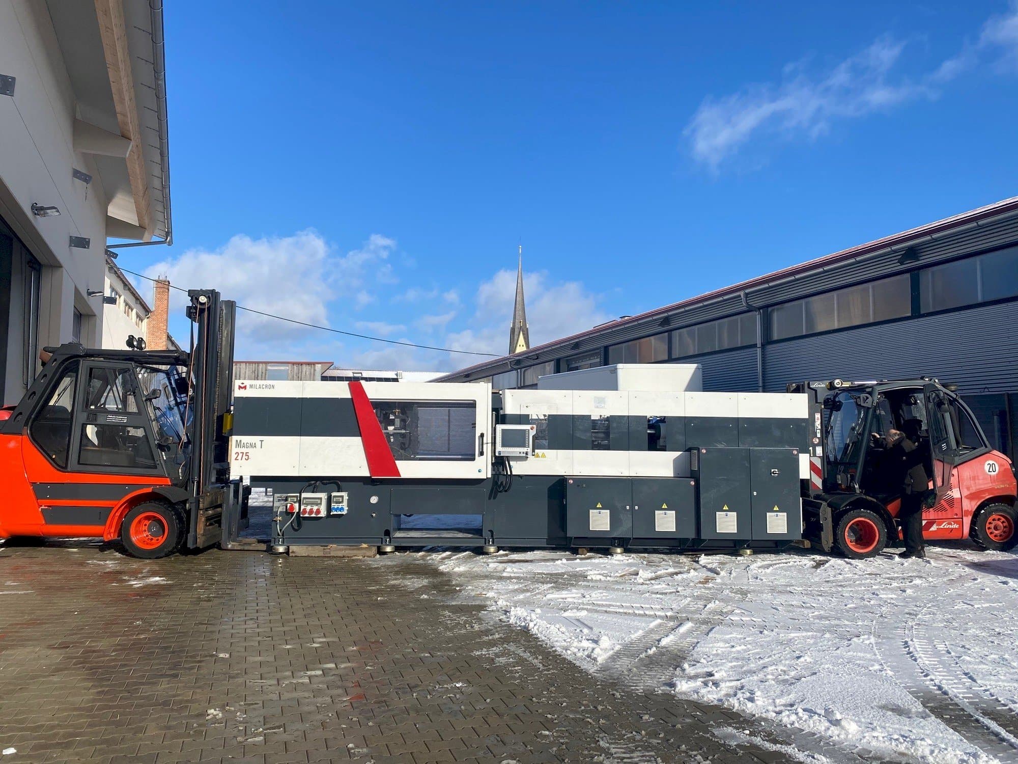 Milacron Magna T (MTs) - 275-maskinen framifrån