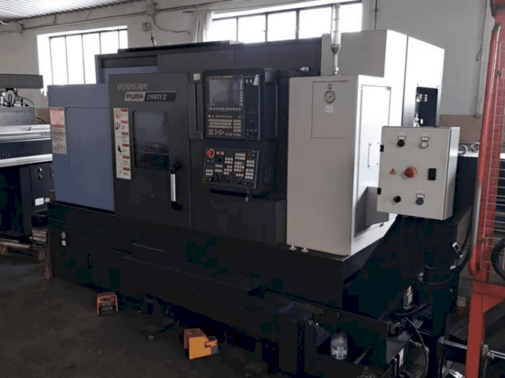 DOOSAN PUMA 2100 SY II-maskinen framifrån