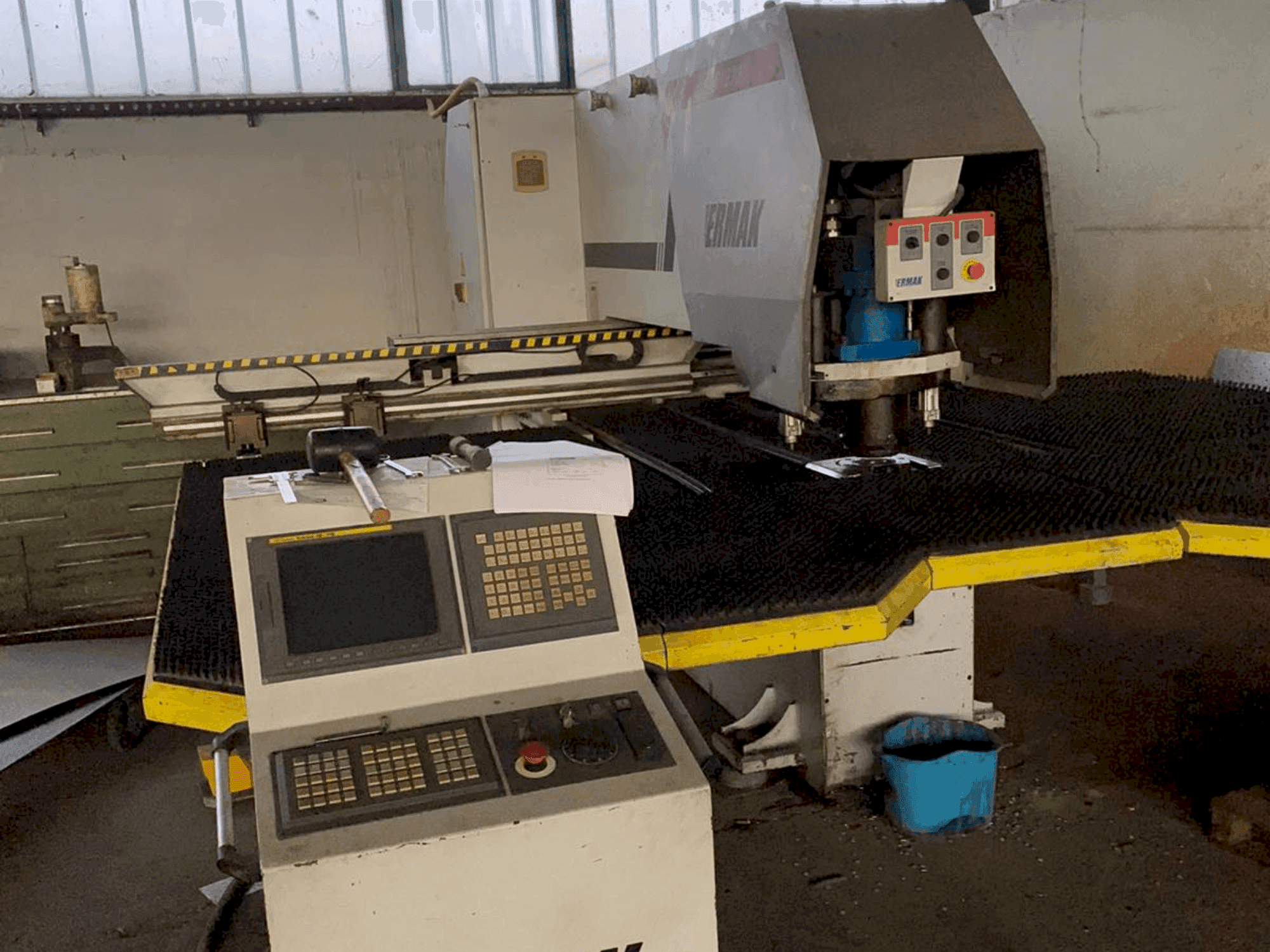 ERMAK EPP 1270 x 30-maskinen framifrån