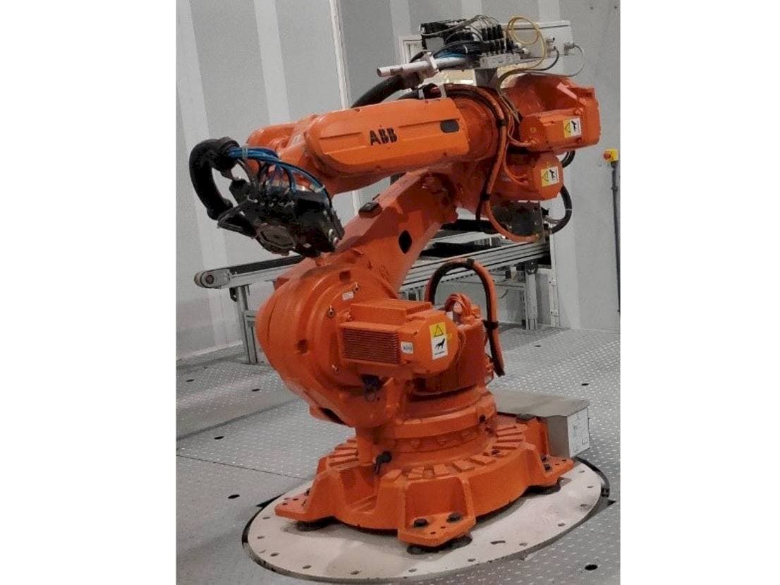 ABB IRB 6620-150/2.2-maskinen framifrån