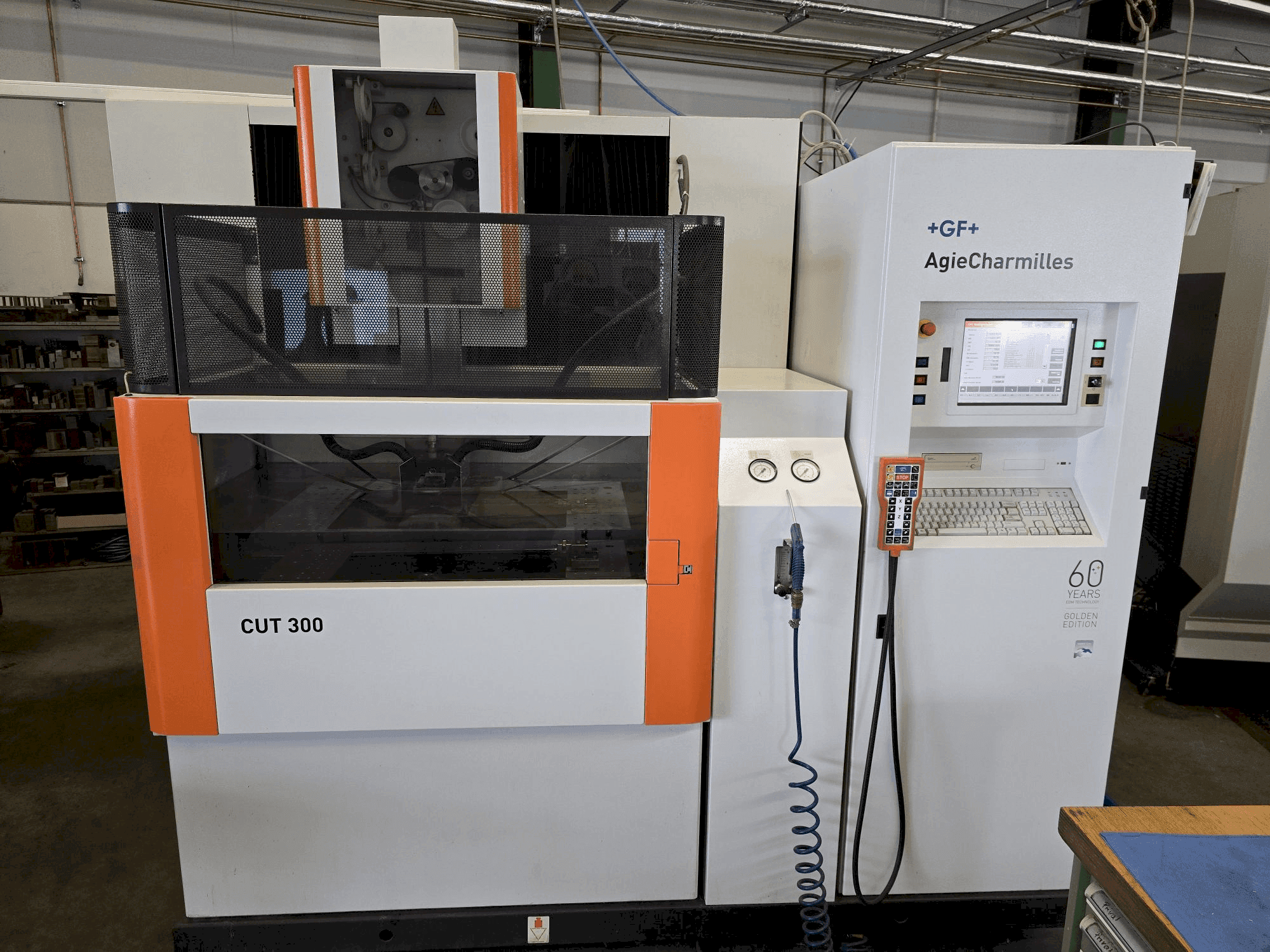 AgieCharmilles CUT 300-maskinen framifrån