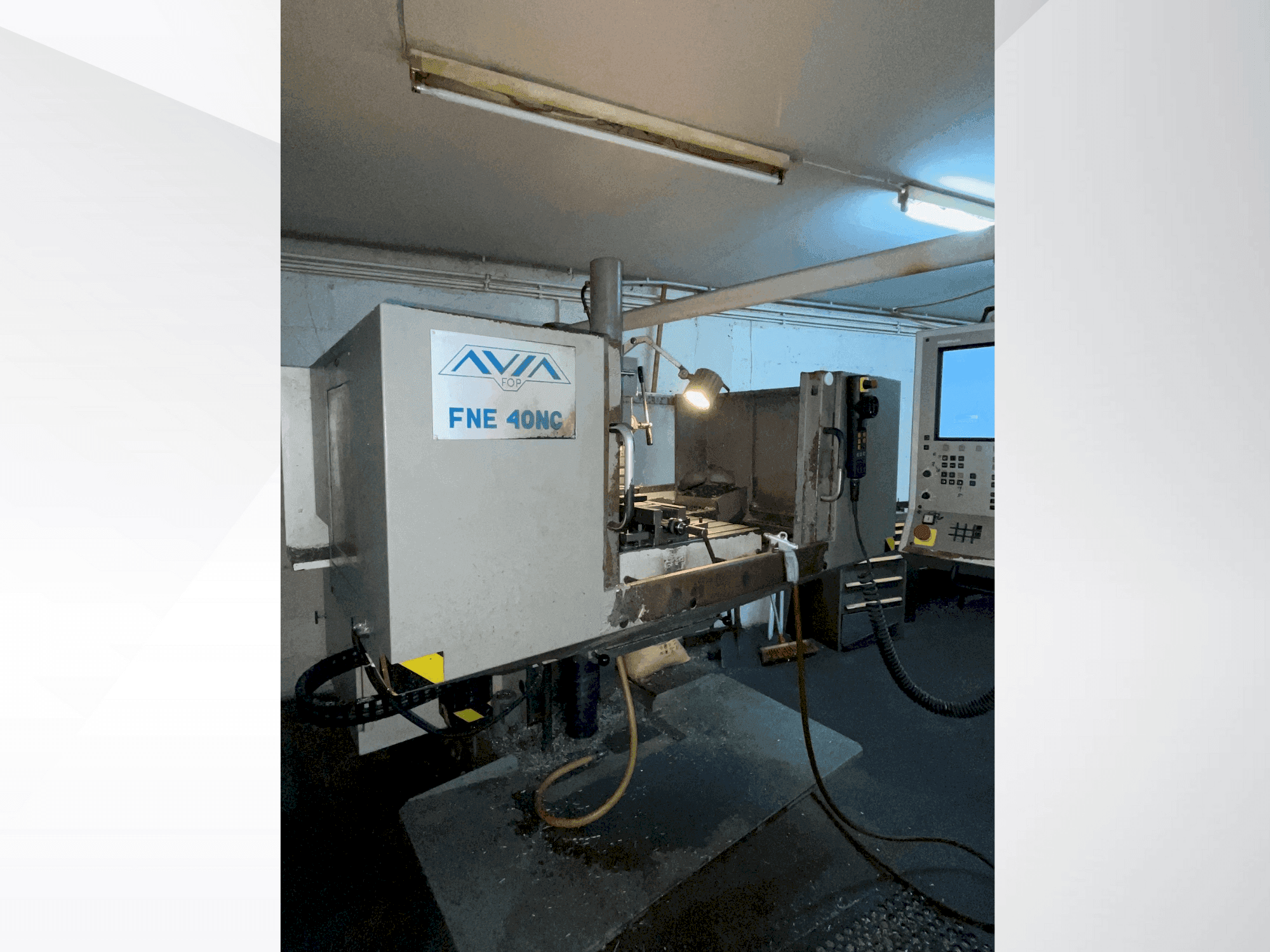 Avia									 FNE 40NC-maskinen framifrån