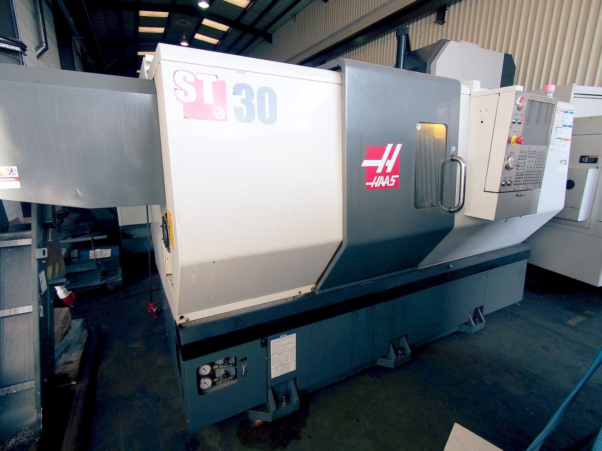 HAAS ST-30-maskinen framifrån