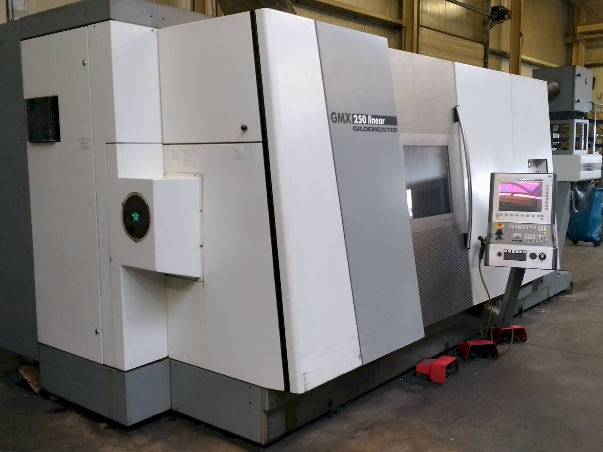 Gildemeister GMX 250 linear-maskinen framifrån