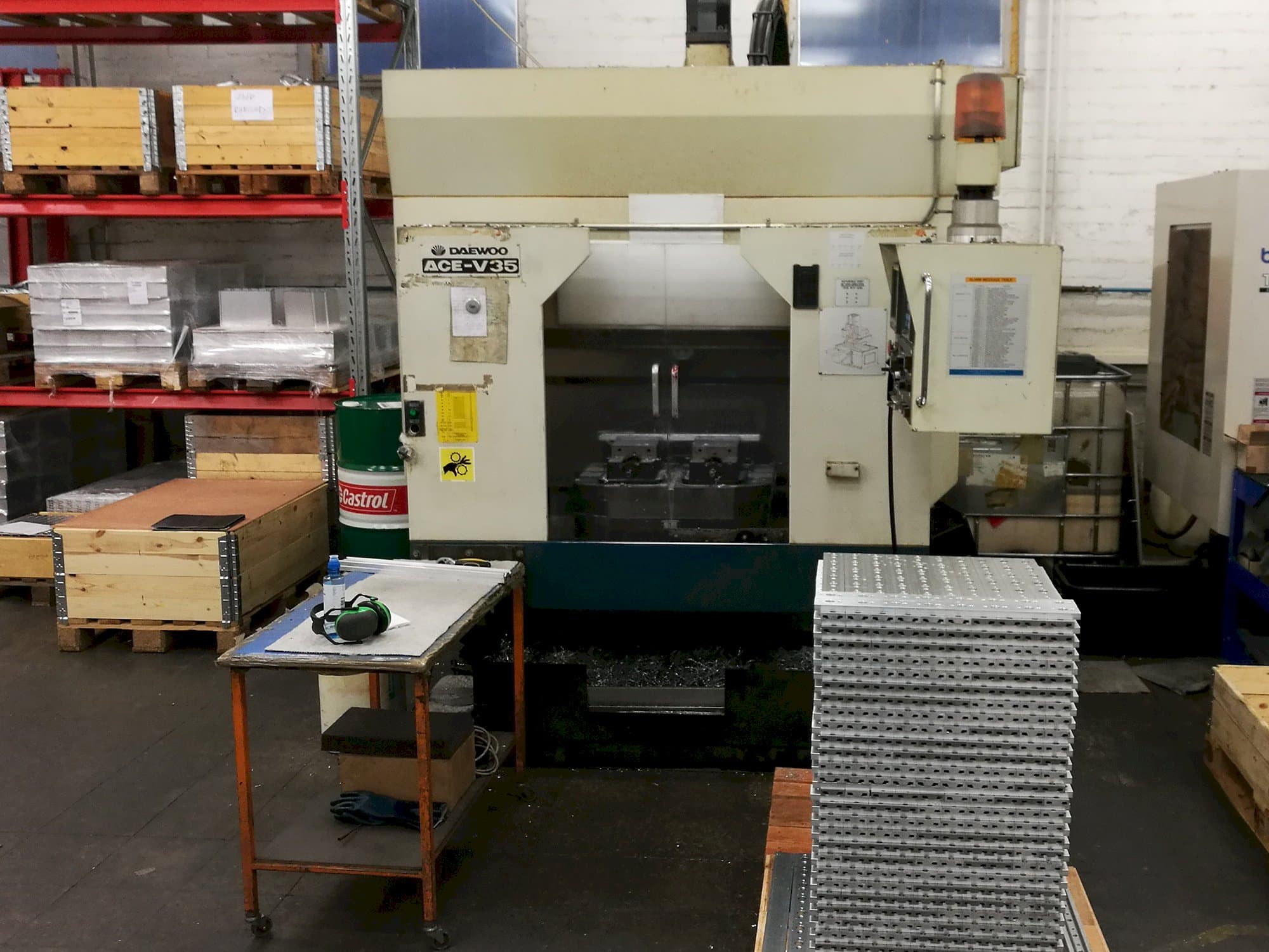 DAEWOO-maskinen framifrånACE V-35