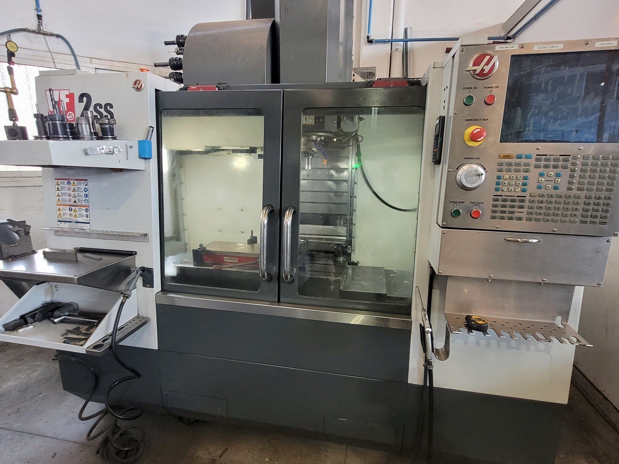 HAAS VF2SS-maskinen framifrån