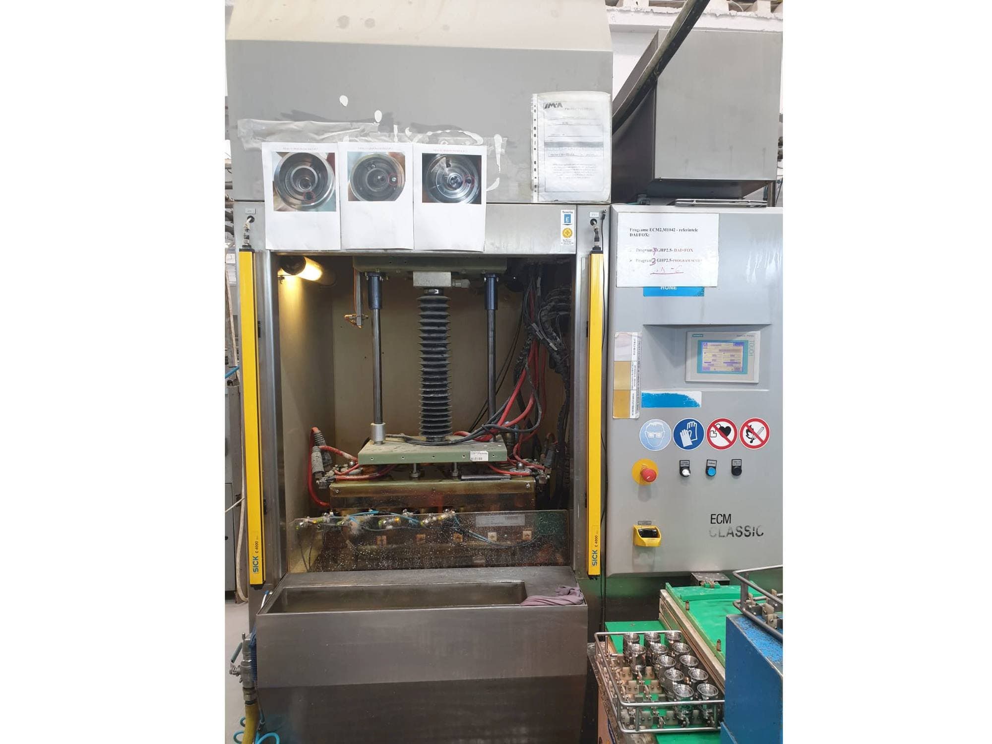 Extrude Hone Classic 1A-450-43-P-M-maskinen framifrån