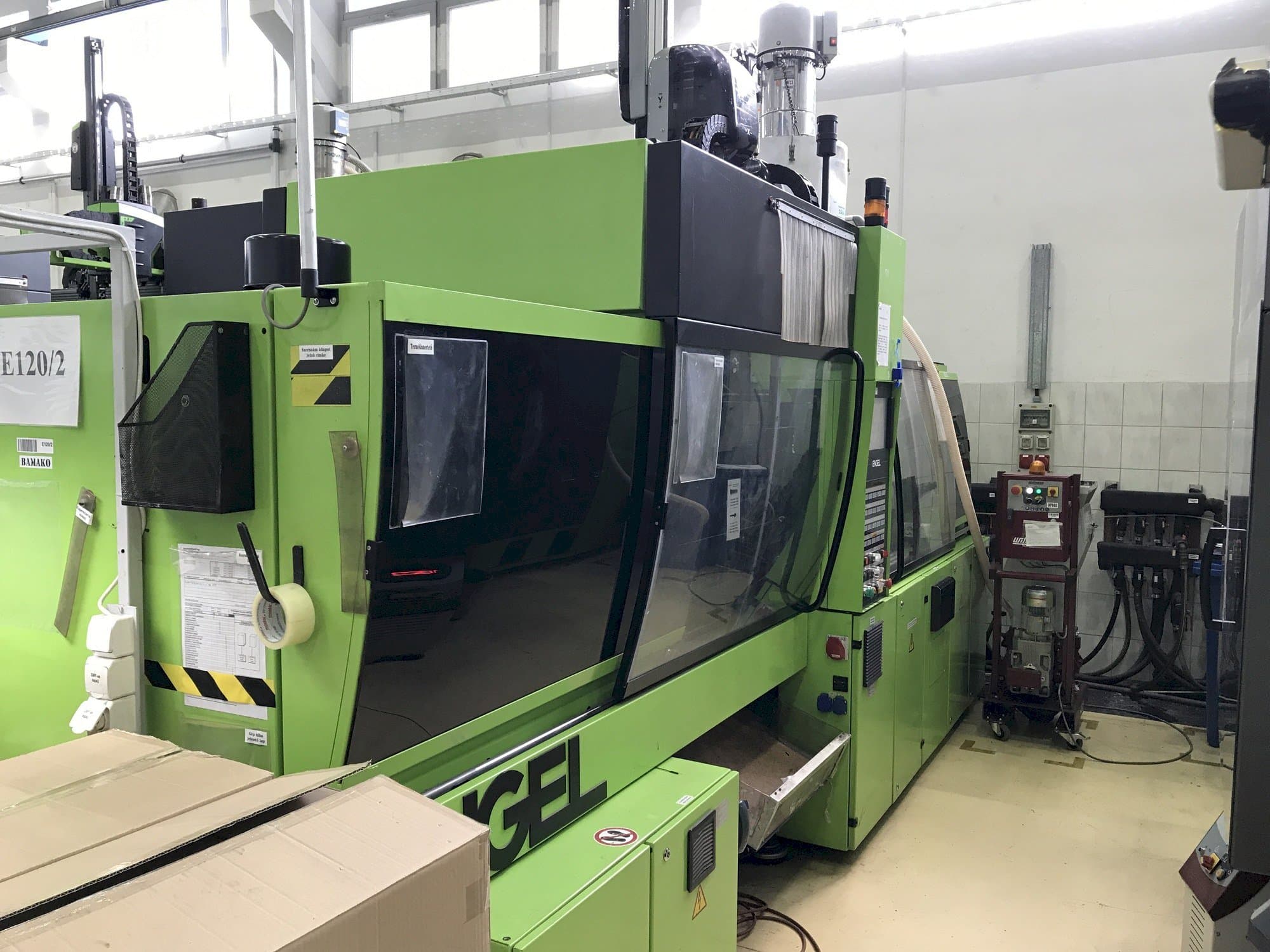 ENGEL VC 500/120 Plus-maskinen framifrån