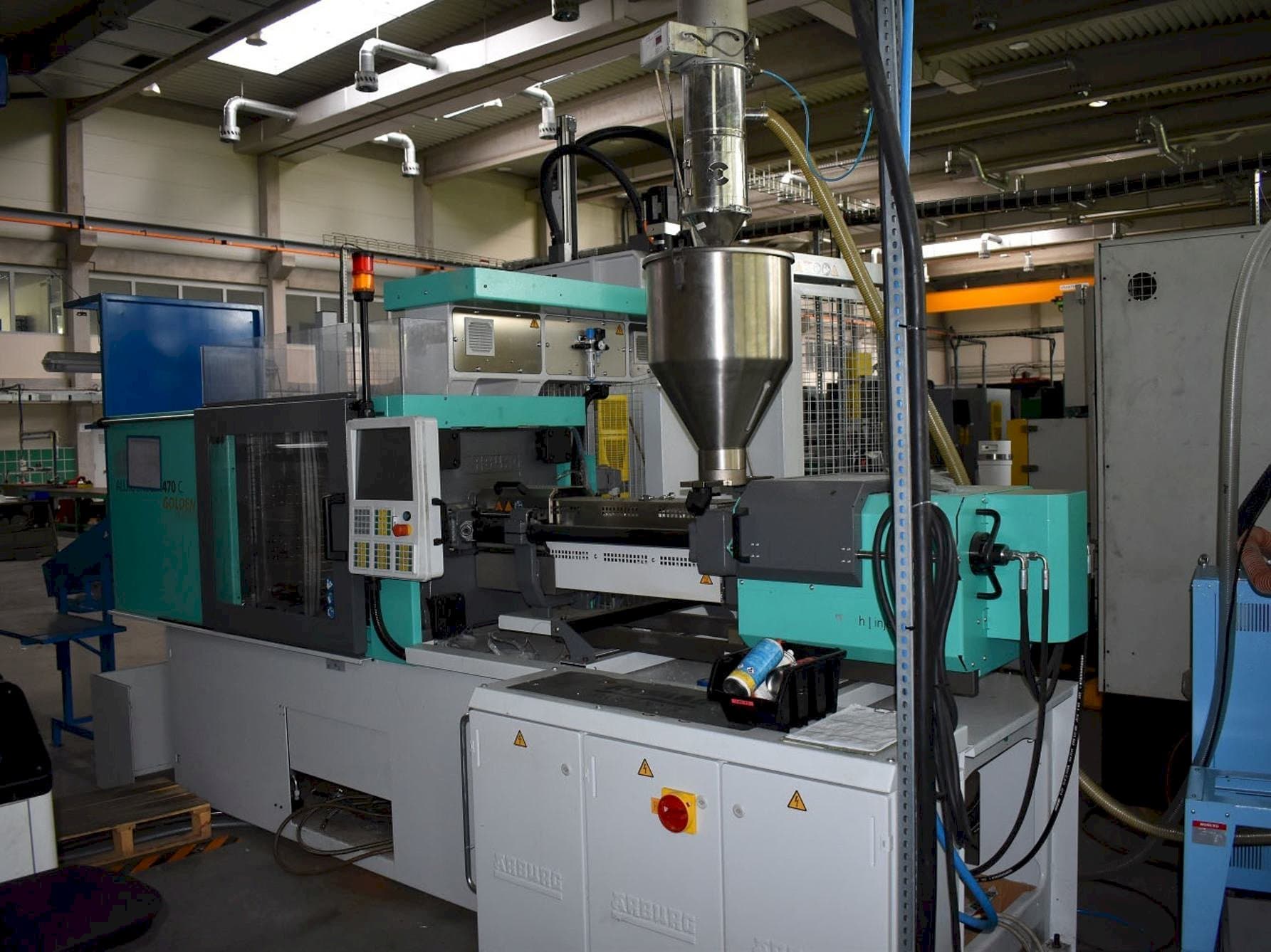 Arburg ALLROUNDER 470 C 1500 - 400-maskinen framifrån