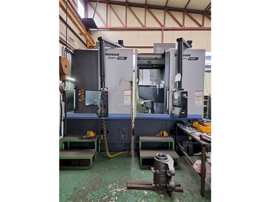 Doosan Puma V8300-maskinen framifrån