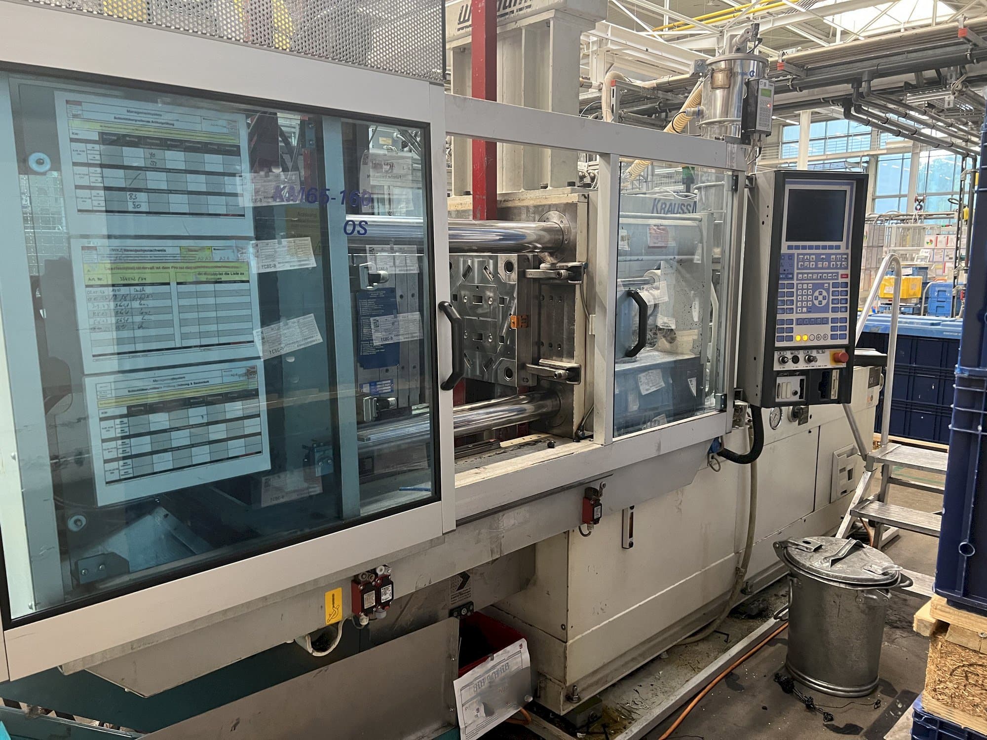 Krauss Maffei KM 65-160 C2-maskinen framifrån