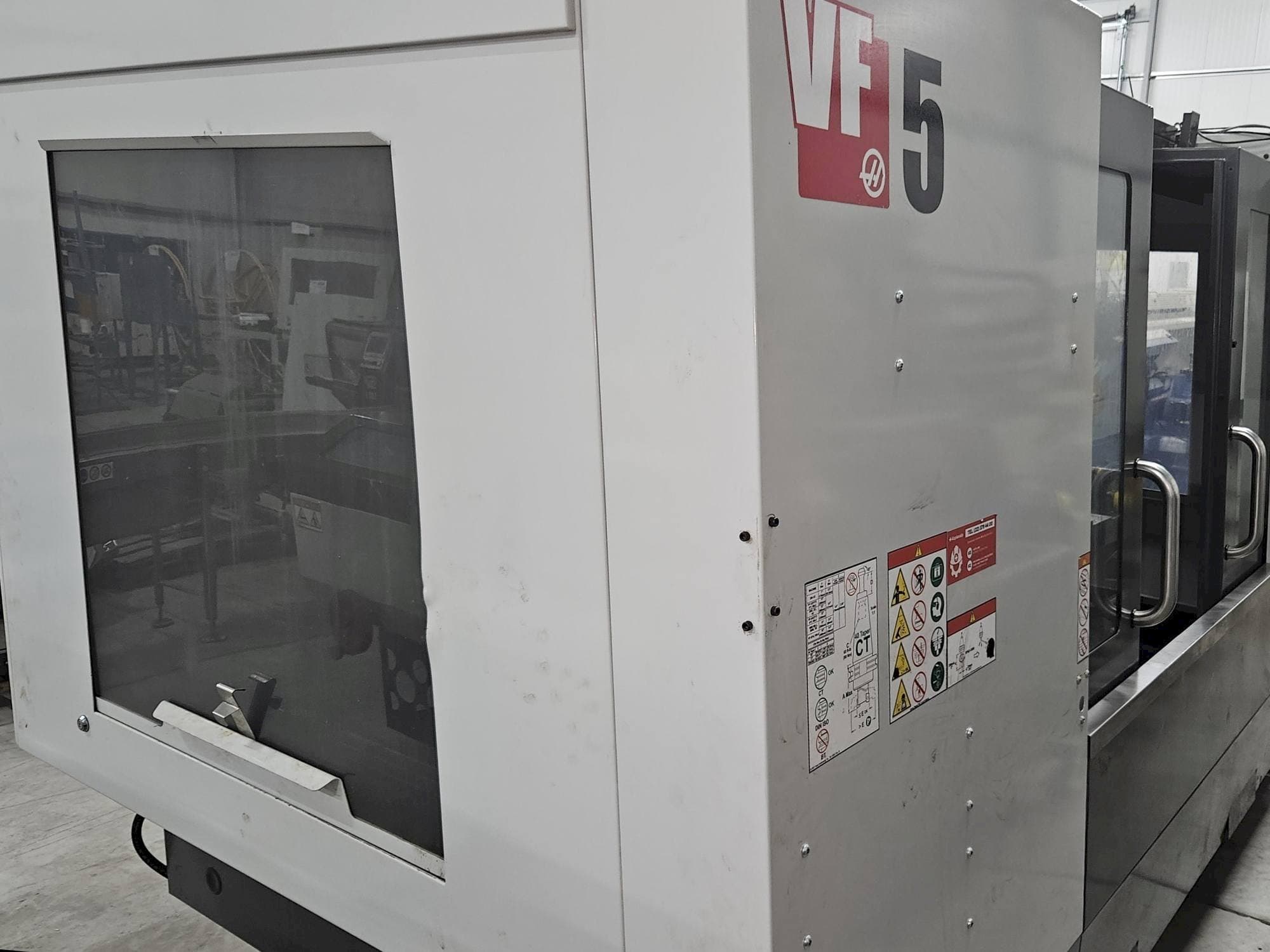 HAAS VF-5/40-maskinen framifrån