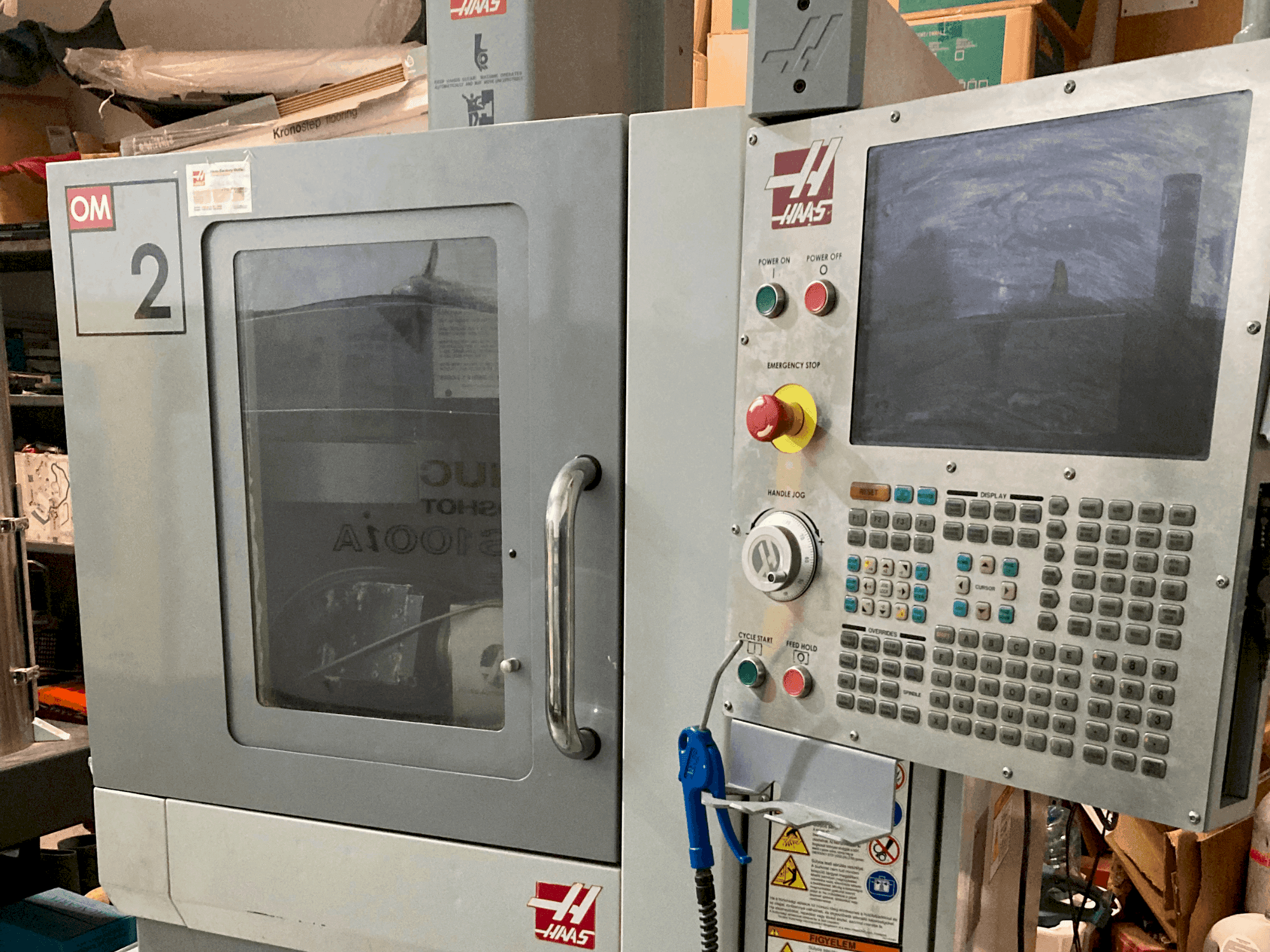 HAAS OM-2A-maskinen framifrån