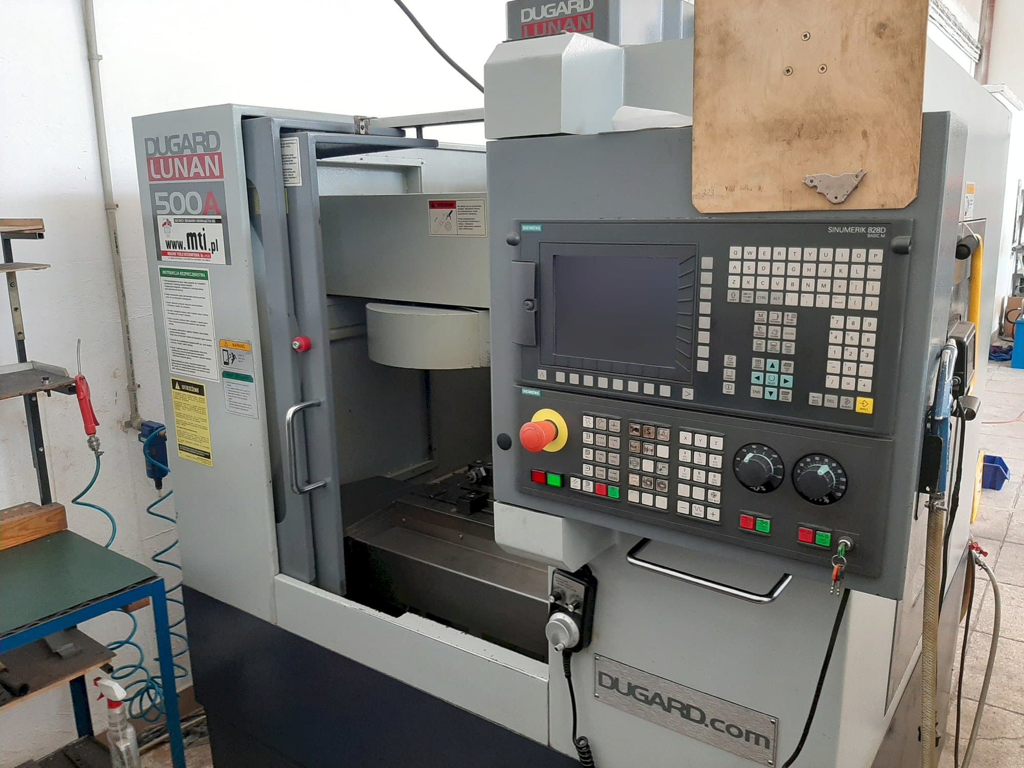 Dugard LUNAN 500A-maskinen framifrån