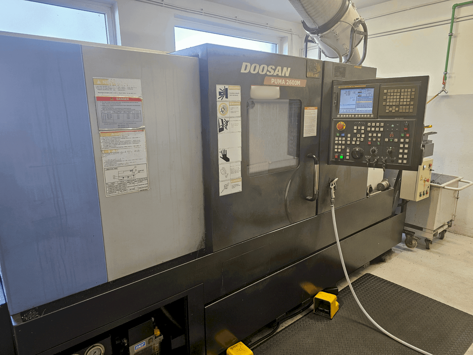 DOOSAN Puma 2600M-maskinen framifrån