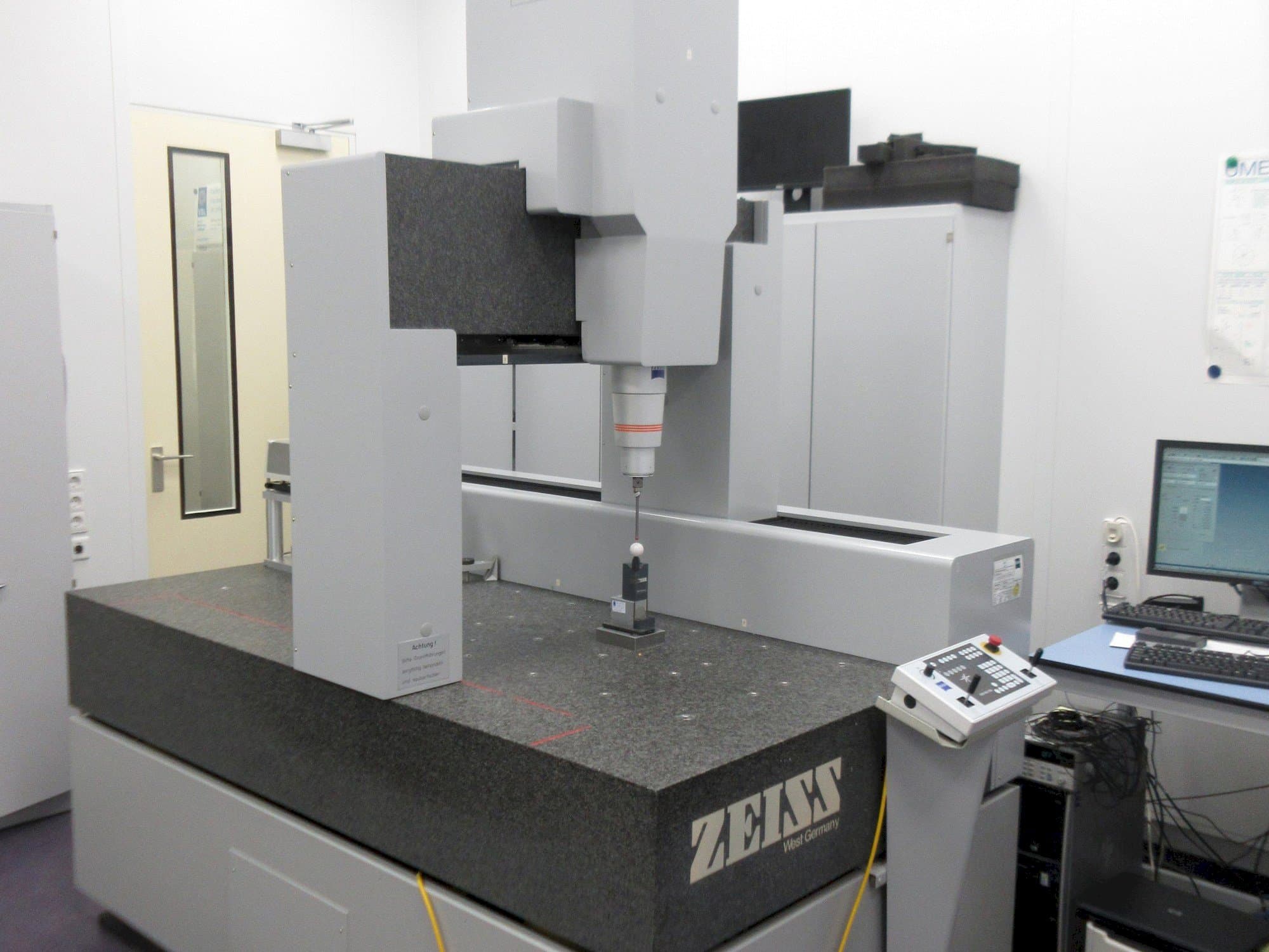 ZEISS UC 850-maskinen framifrån