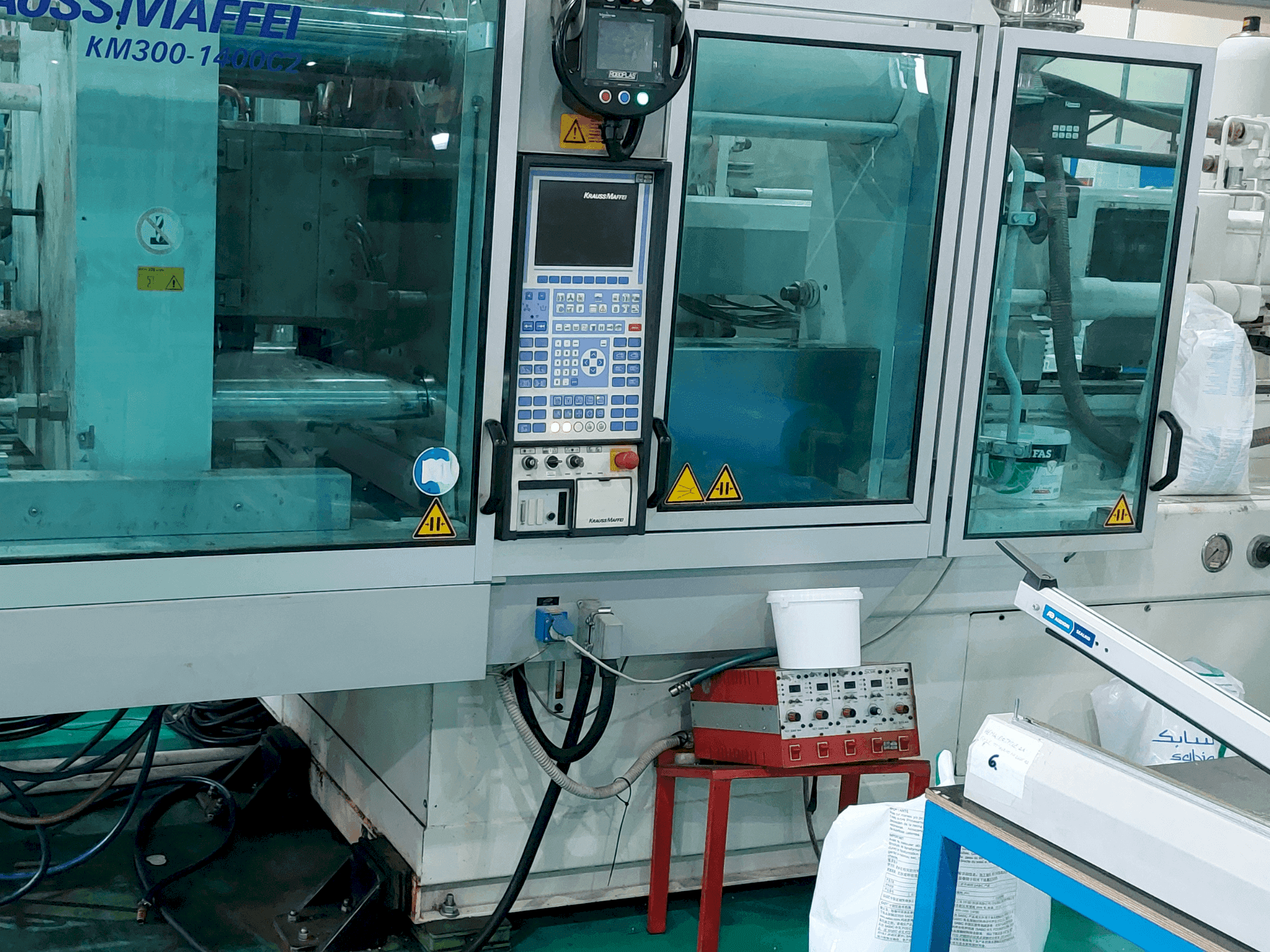 Krauss Maffei 300 – 1400 C2-maskinen framifrån