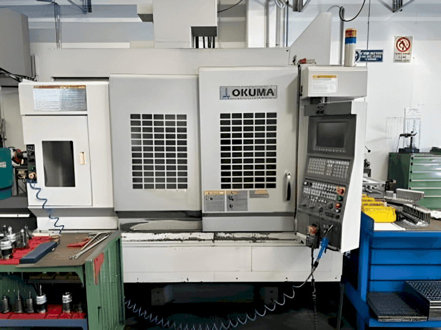 Okuma MB 56-VA-maskinen framifrån