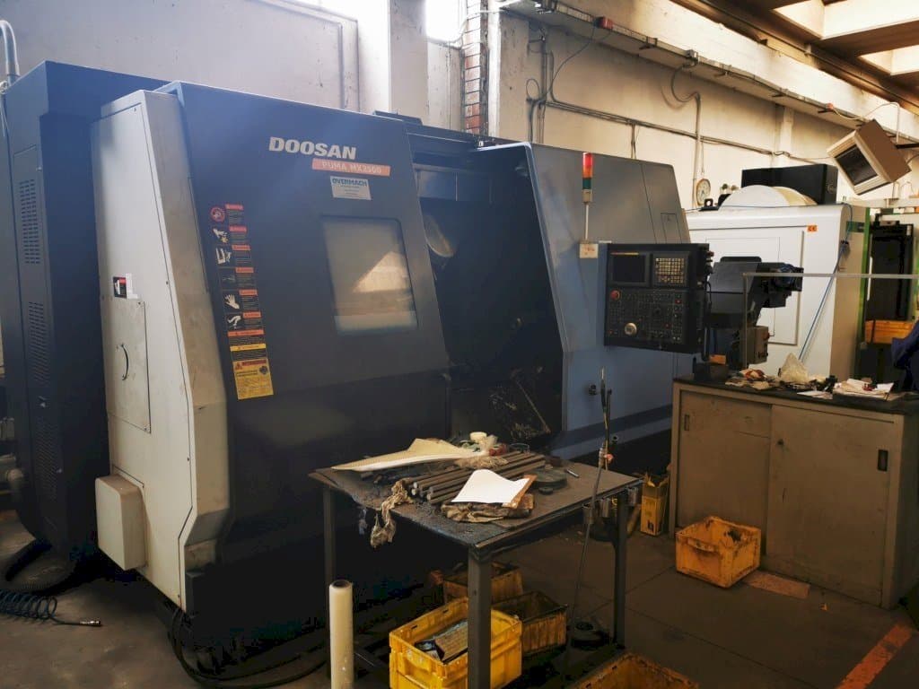 Doosan Puma MX 2500-maskinen framifrån