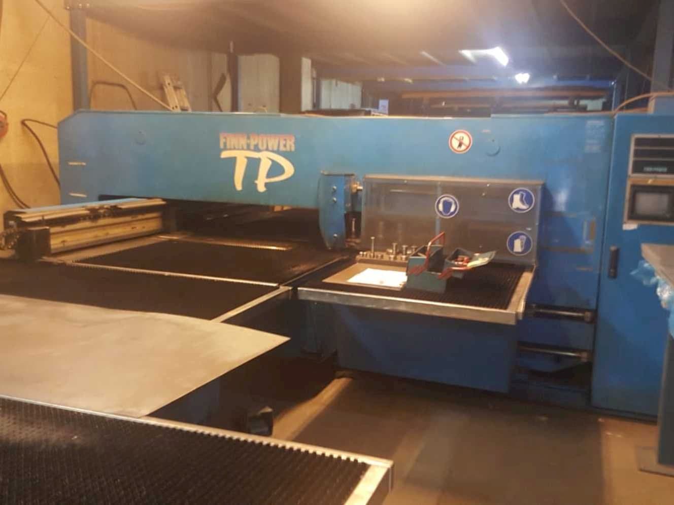 Finn-Power TP2520B1/AM-maskinen framifrån