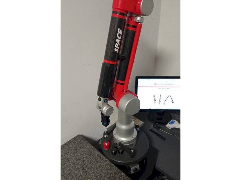 Tomelleri Engineering Space - 6 Axes-maskinen framifrån