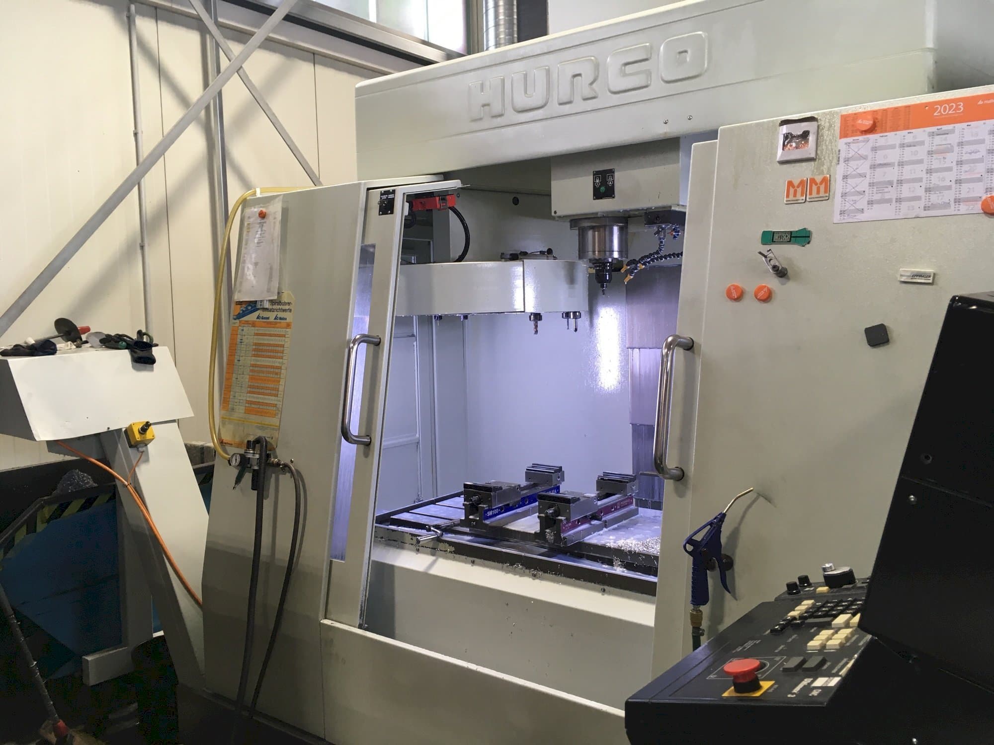 Hurco BAC 30 HTM-maskinen framifrån