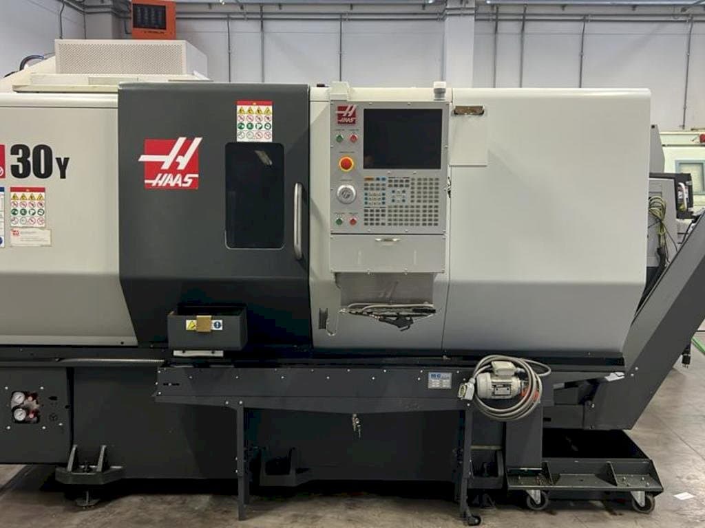 HAAS DS30Y-maskinen framifrån