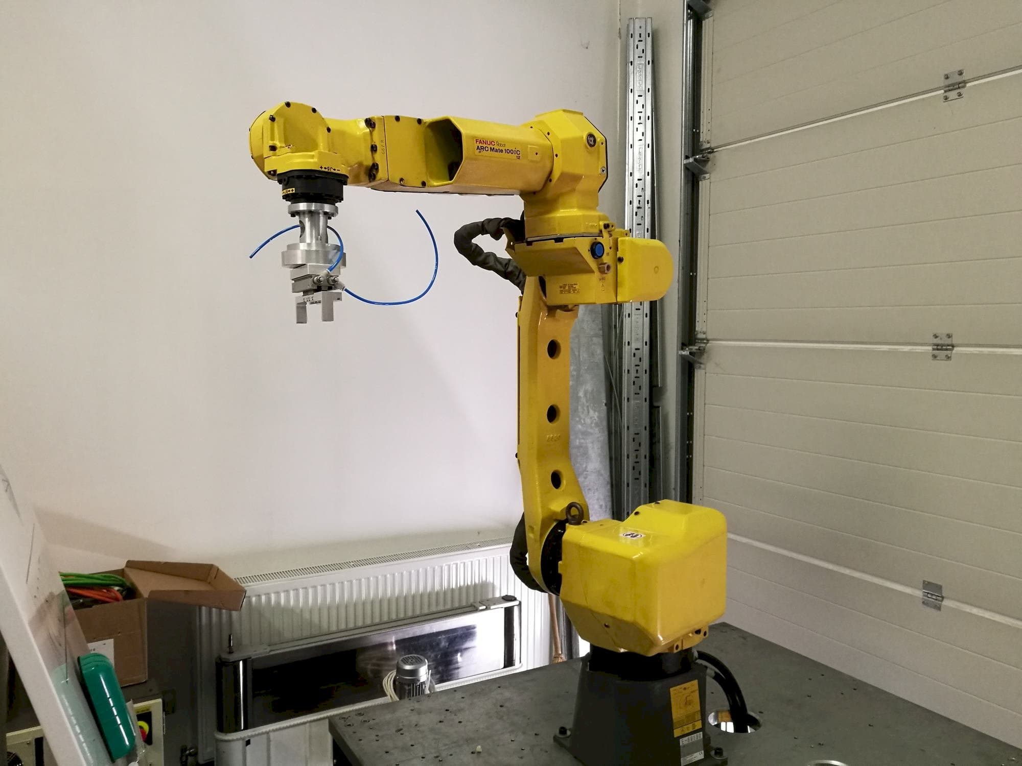 FANUC ARC Mate 100iC/12-maskinen framifrån