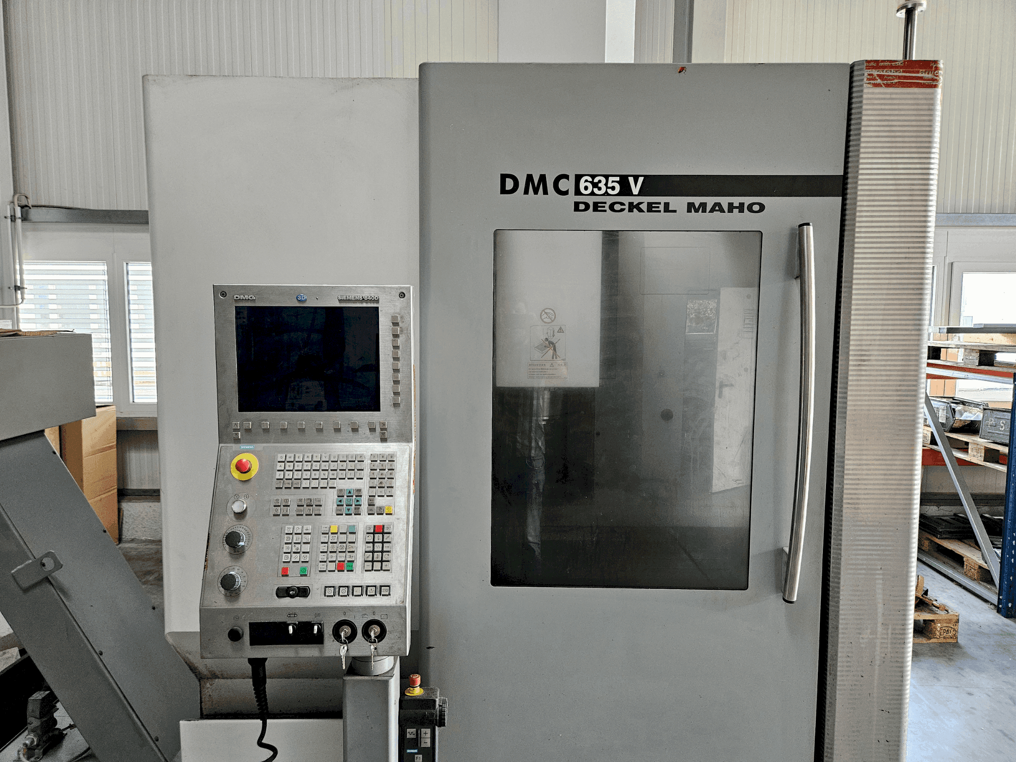 DECKEL MAHO DMC 635 V-maskinen framifrån