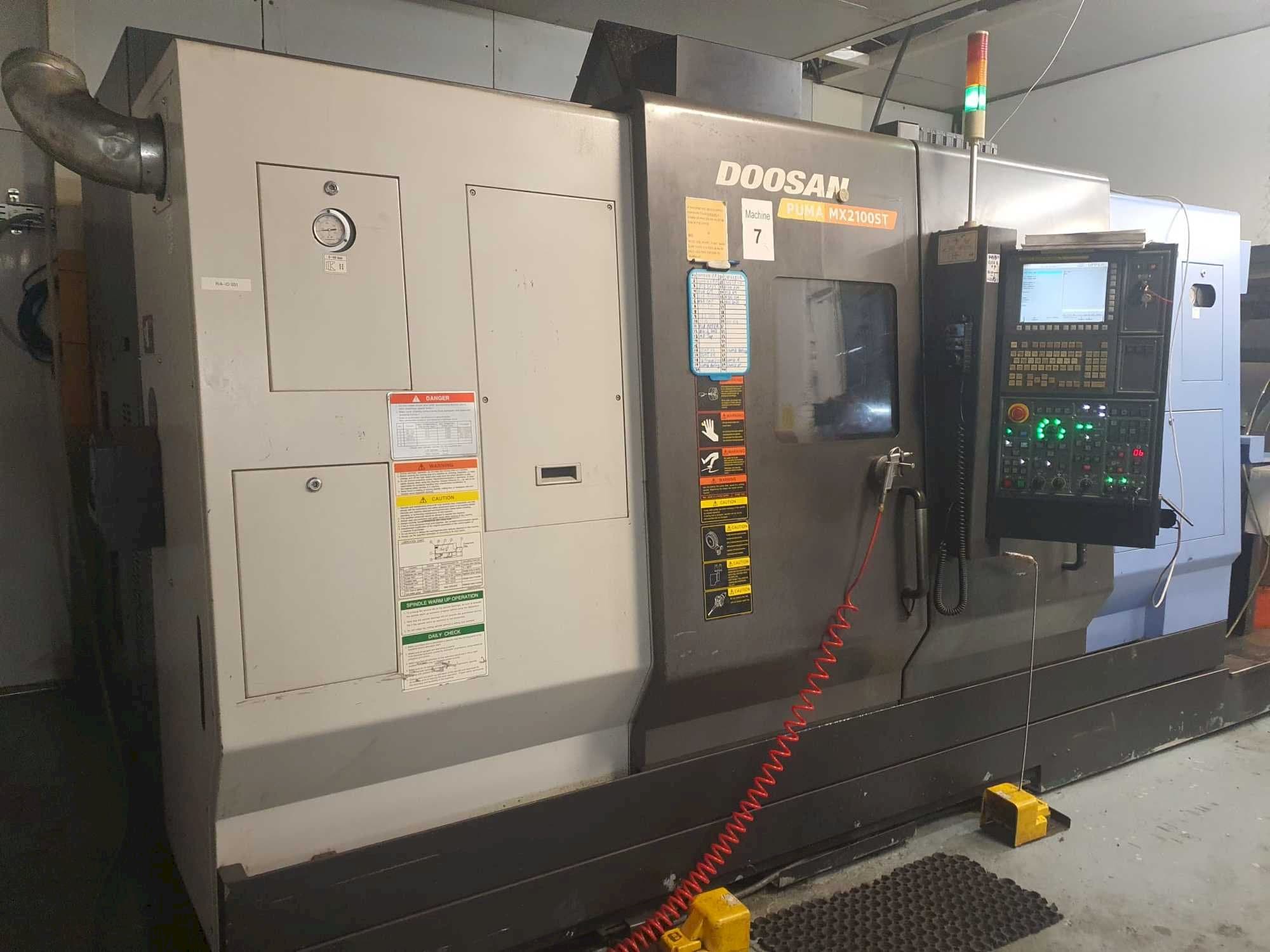 Doosan Puma MX2100ST-maskinen framifrån