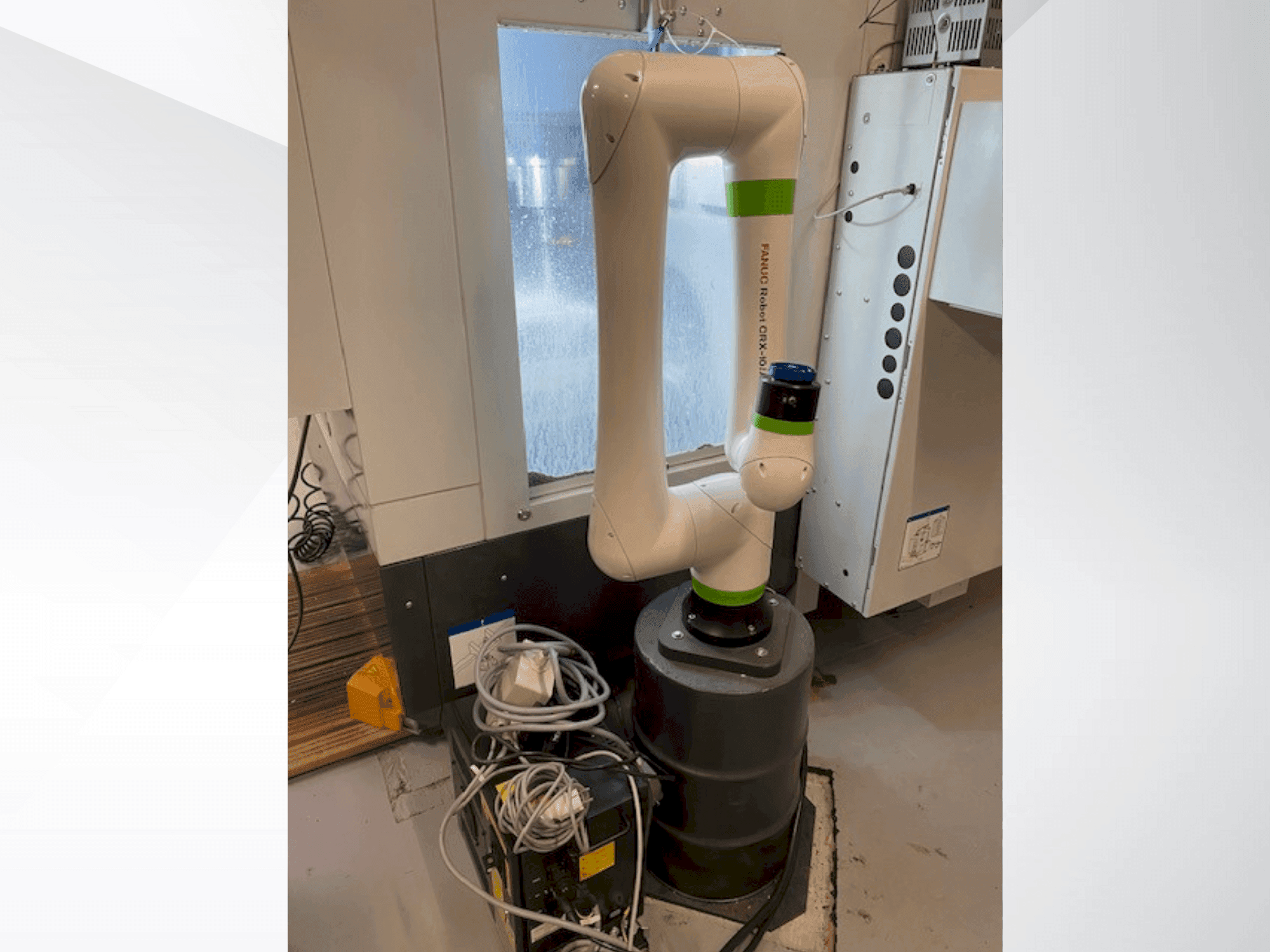 FANUC CRX10iA-maskinen framifrån