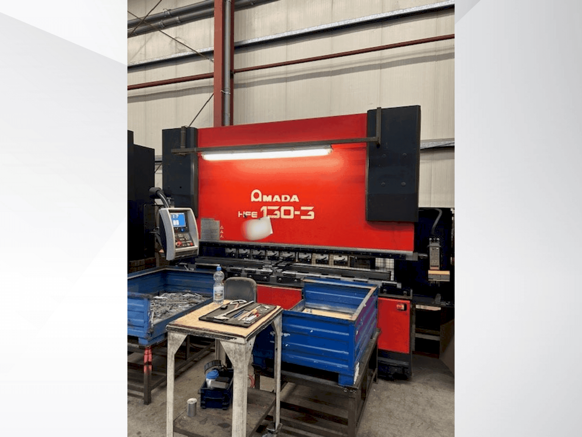 AMADA HFE 130-3-maskinen framifrån