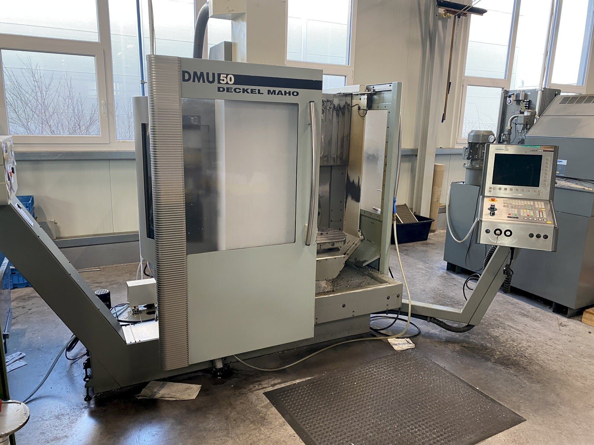 DECKEL MAHO DMU 50-maskinen framifrån