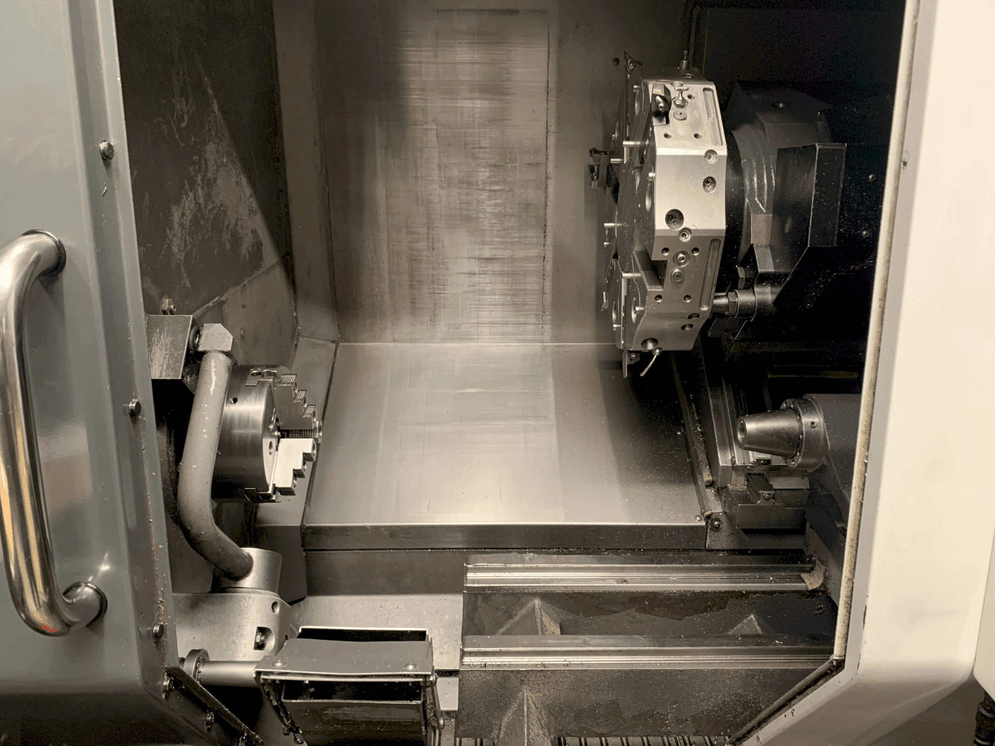 HAAS ST-20Y-maskinen framifrån