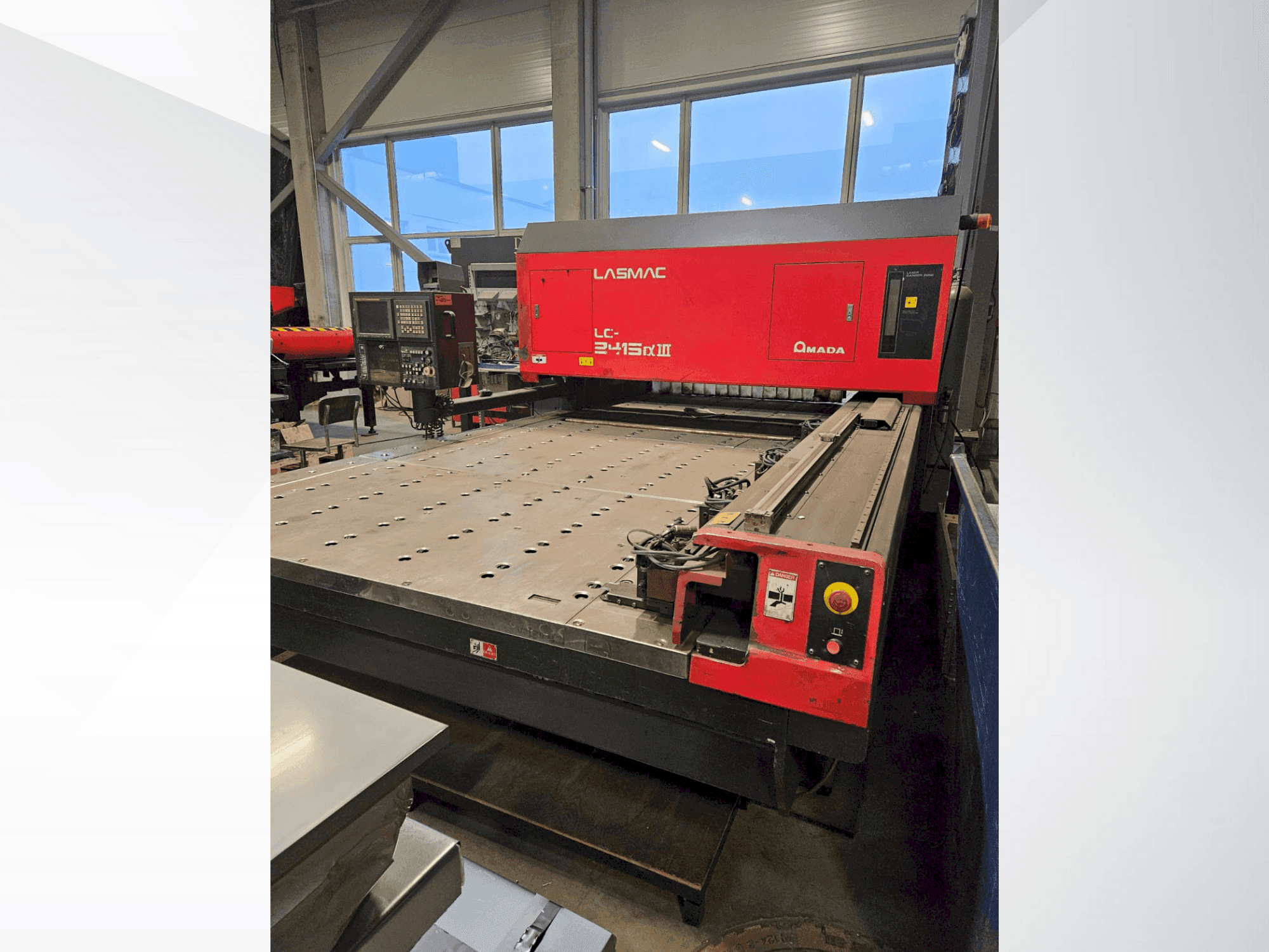 AMADA LC 2415 A3-maskinen framifrån