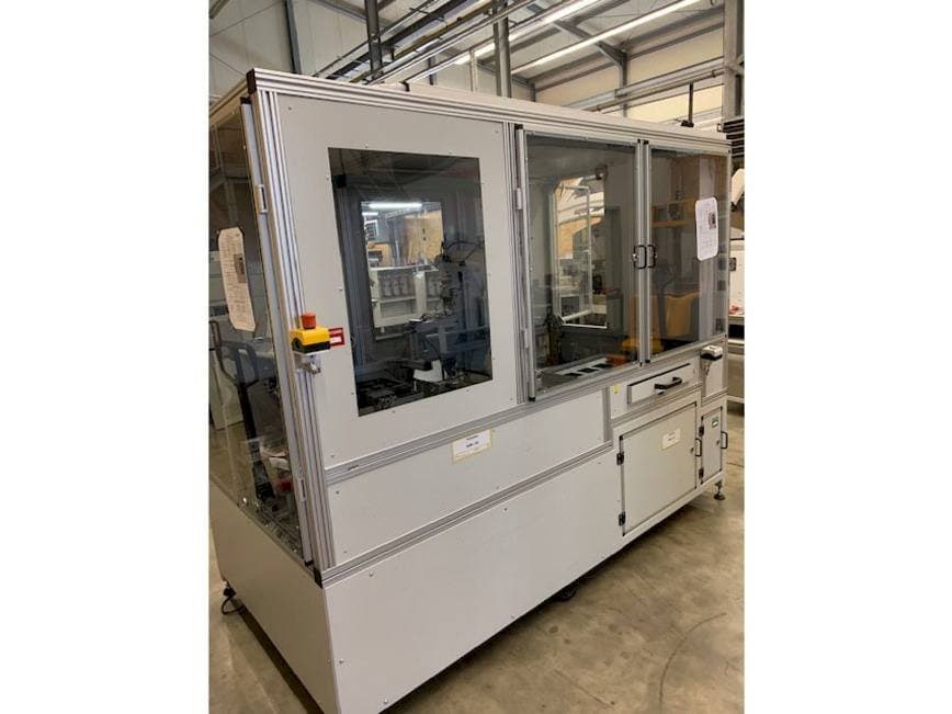 SEHO Robot cell sorting station-maskinen sedd från vänster sida