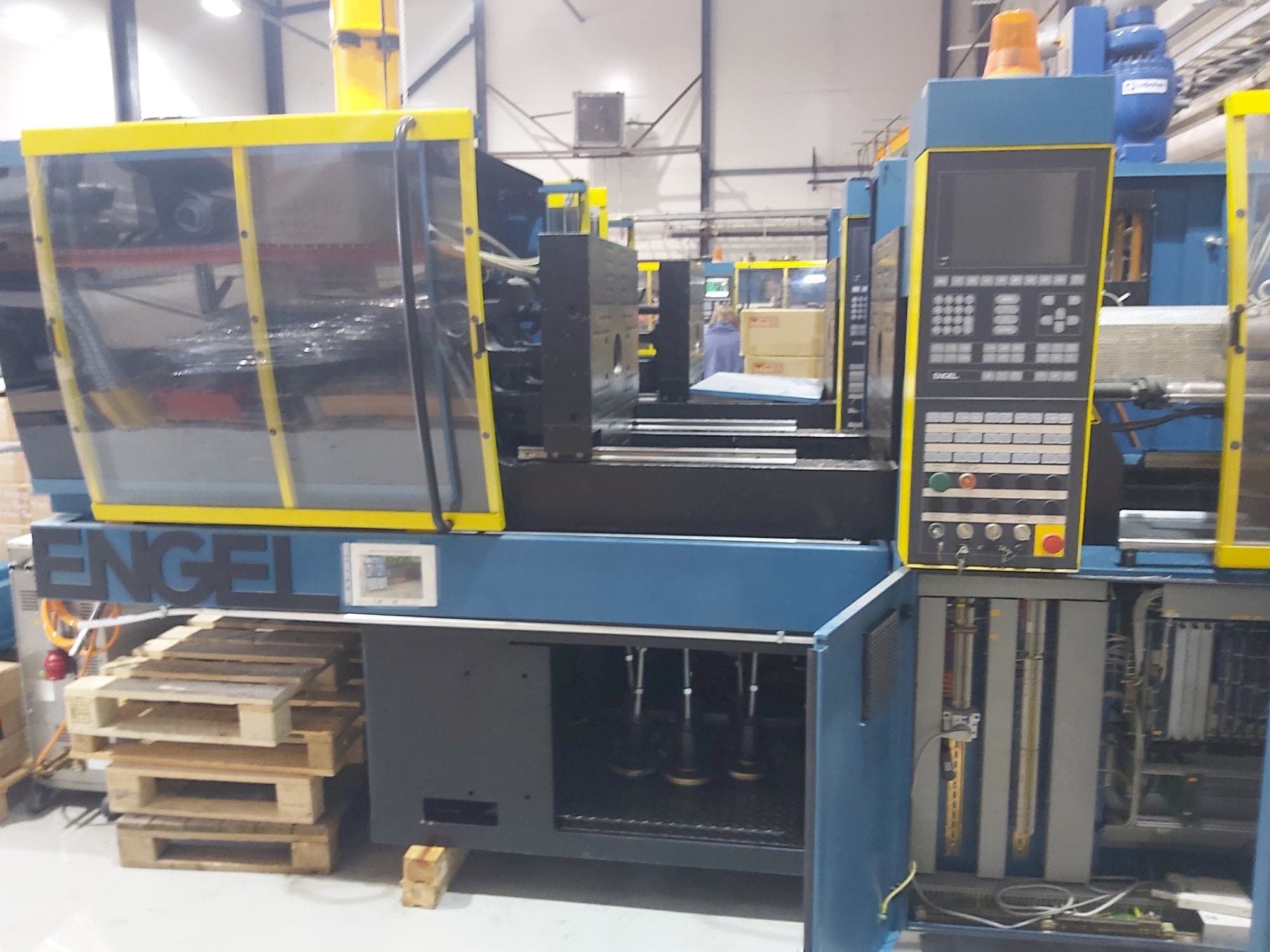 ENGEL ES 330/80 HL-maskinen framifrån