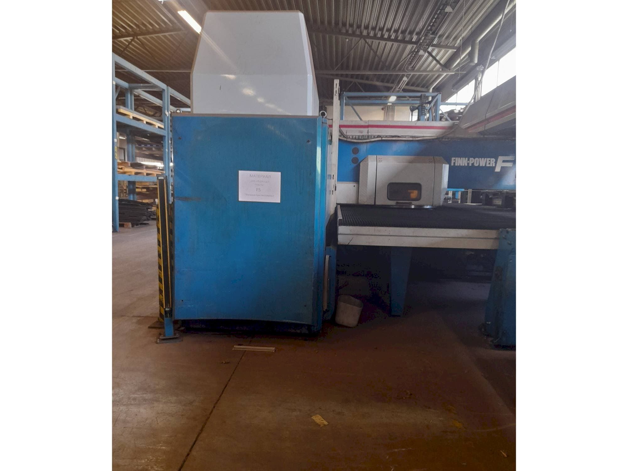 Finn-Power -maskinen framifrån