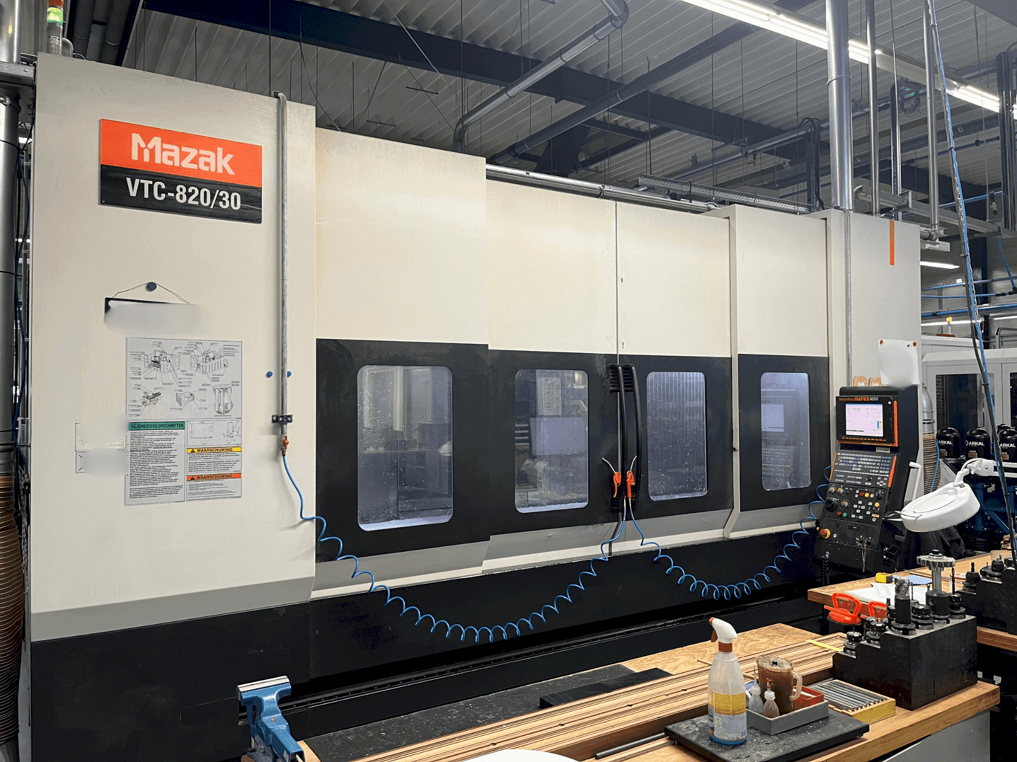 Mazak VTC-820/30-maskinen framifrån