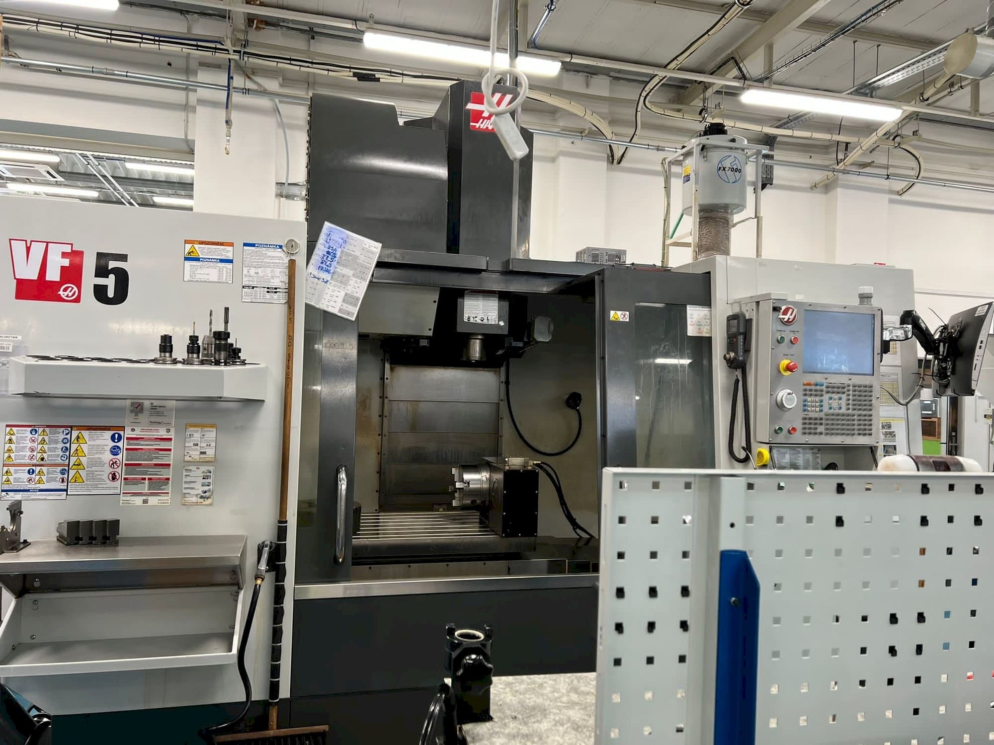 HAAS VF-5/40-maskinen framifrån