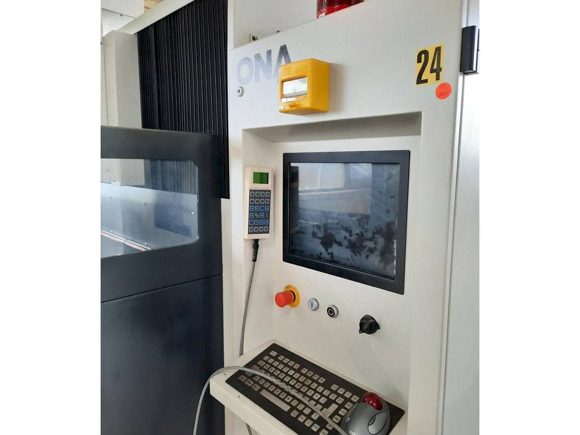 ONA NX4F-maskinen framifrån