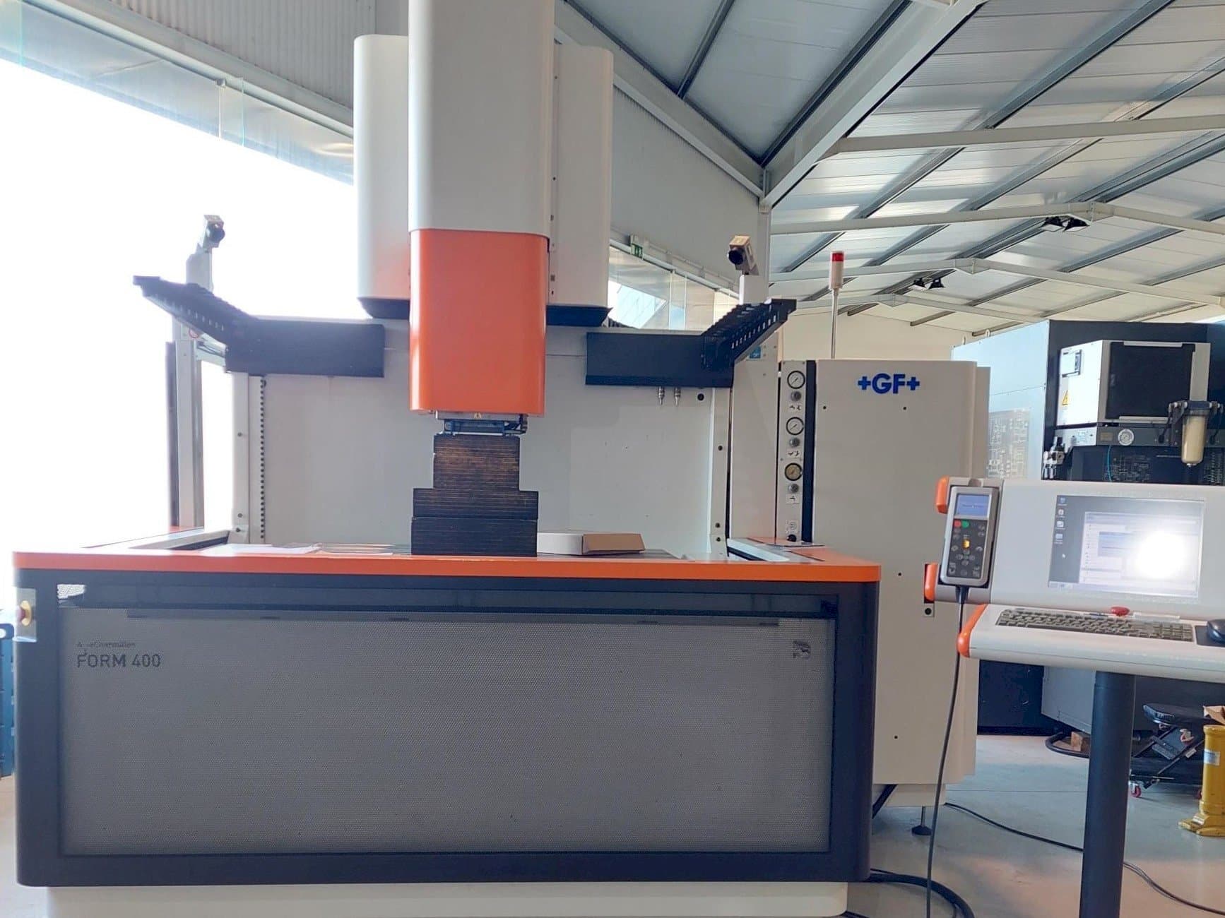 AgieCharmilles FORM 400-maskinen framifrån