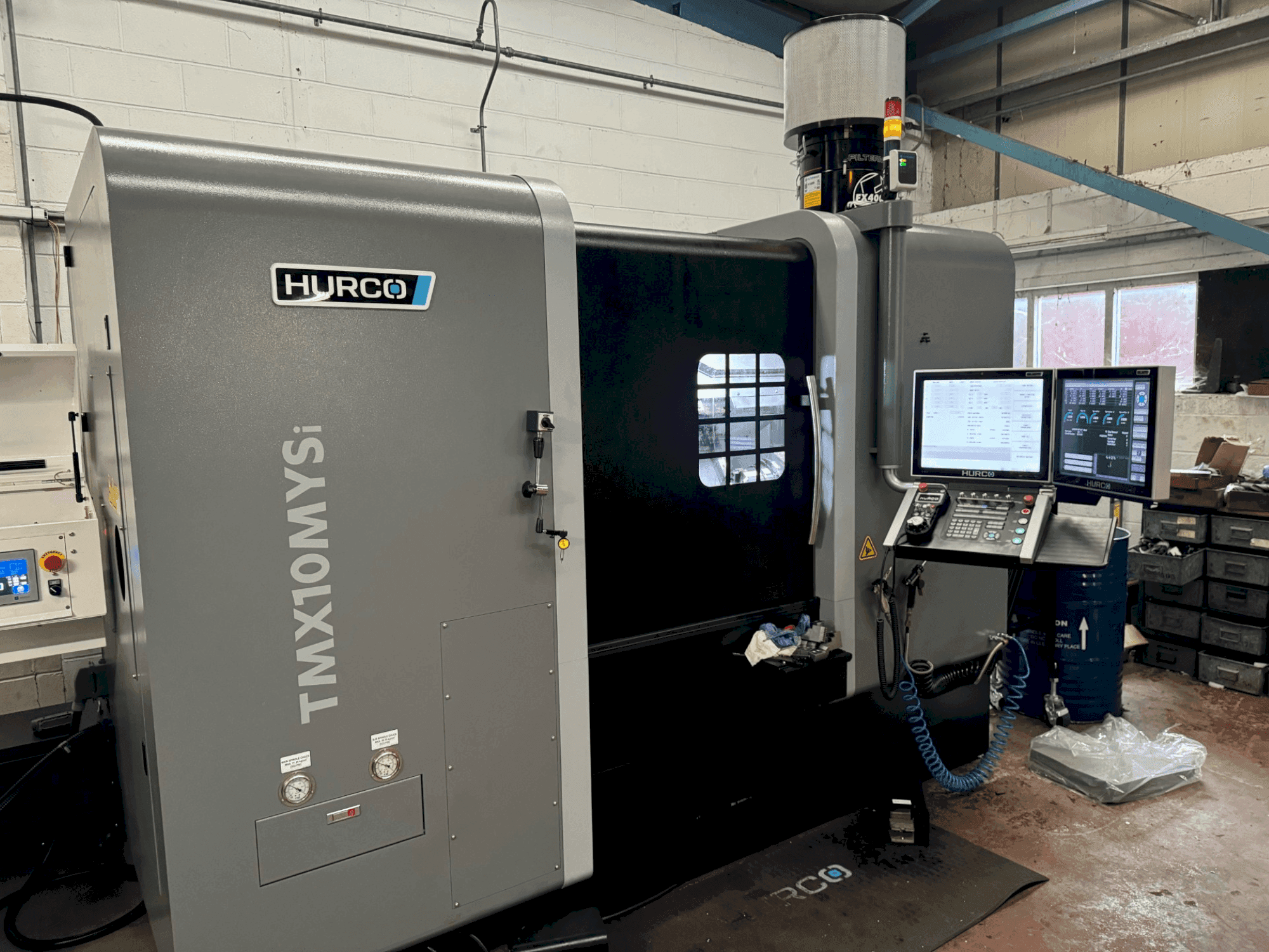 Hurco TMX10-MYSi-maskinen framifrån