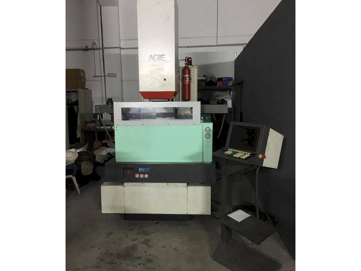 AGIE Agietron Compact 3-maskinen framifrån